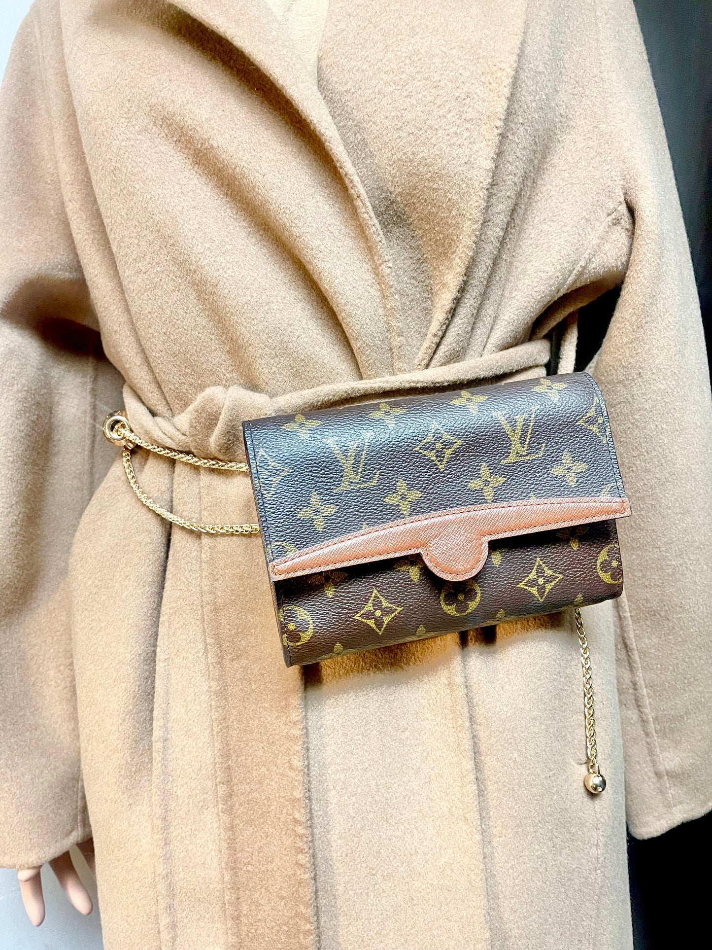 Authentic Louis Vuitton monogram belt bag