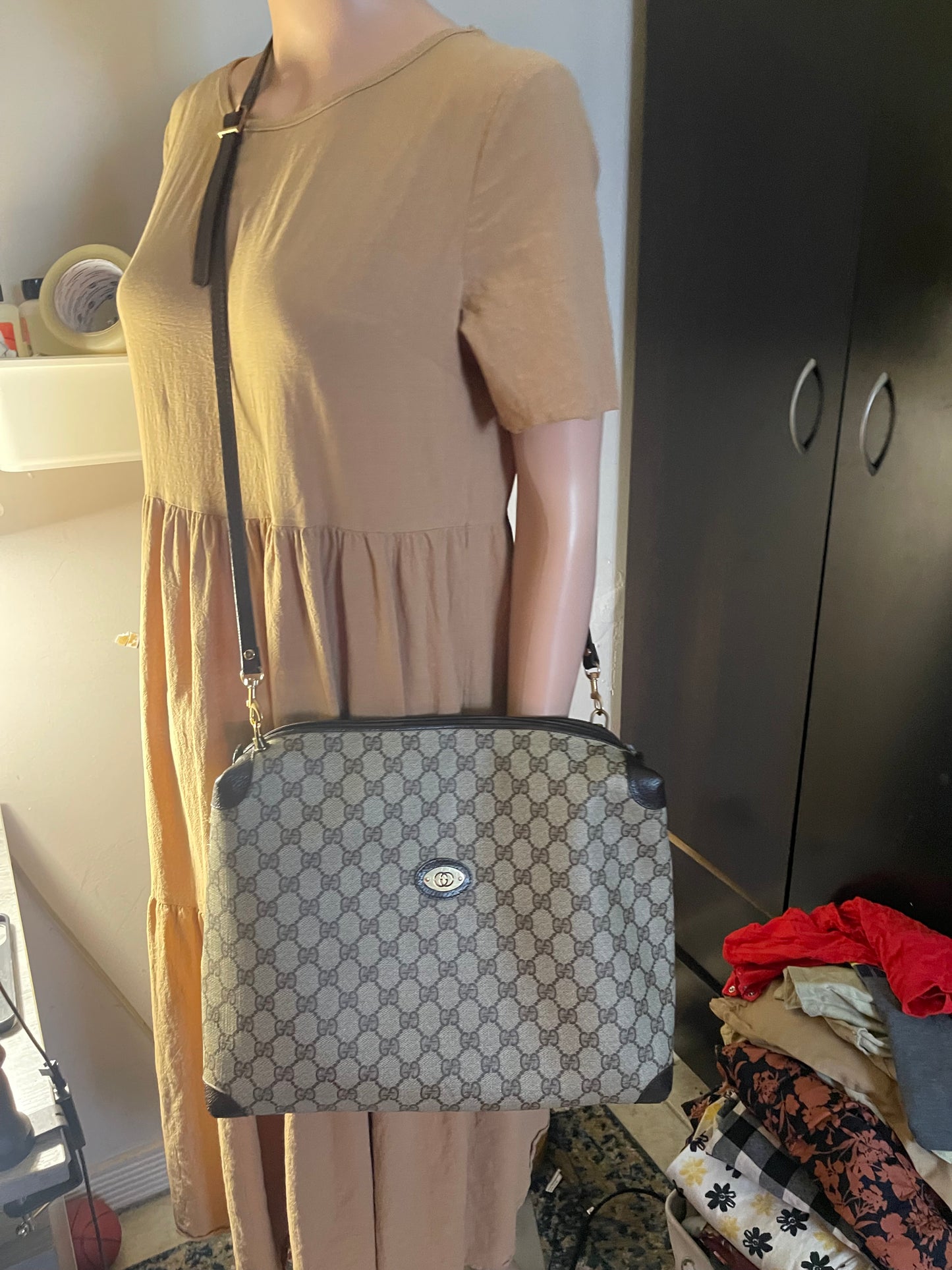 Authentic Gucci vintage gg canvas crossbody bag
