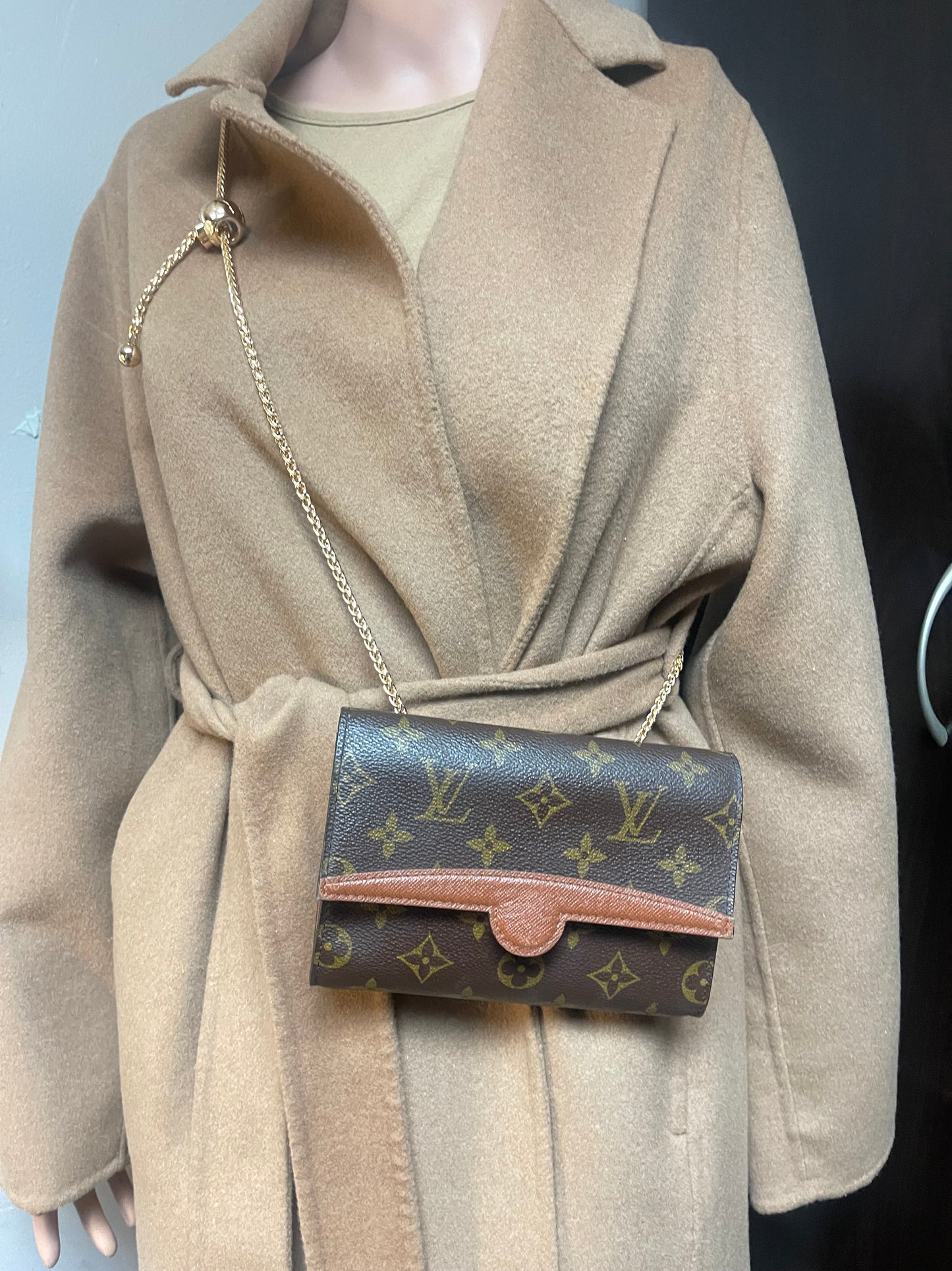 Authentic Louis Vuitton monogram belt bag