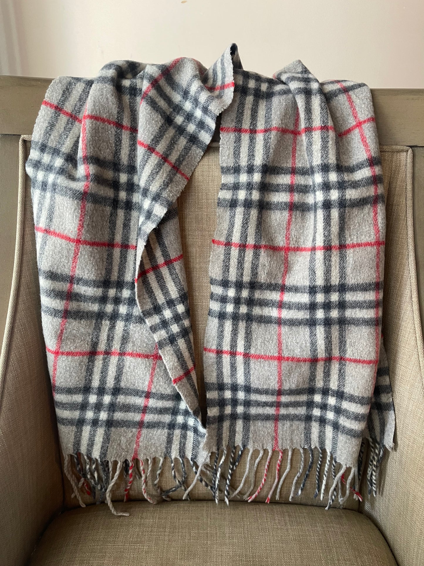 Authentic Burberrys vintage grey nova check scarf
