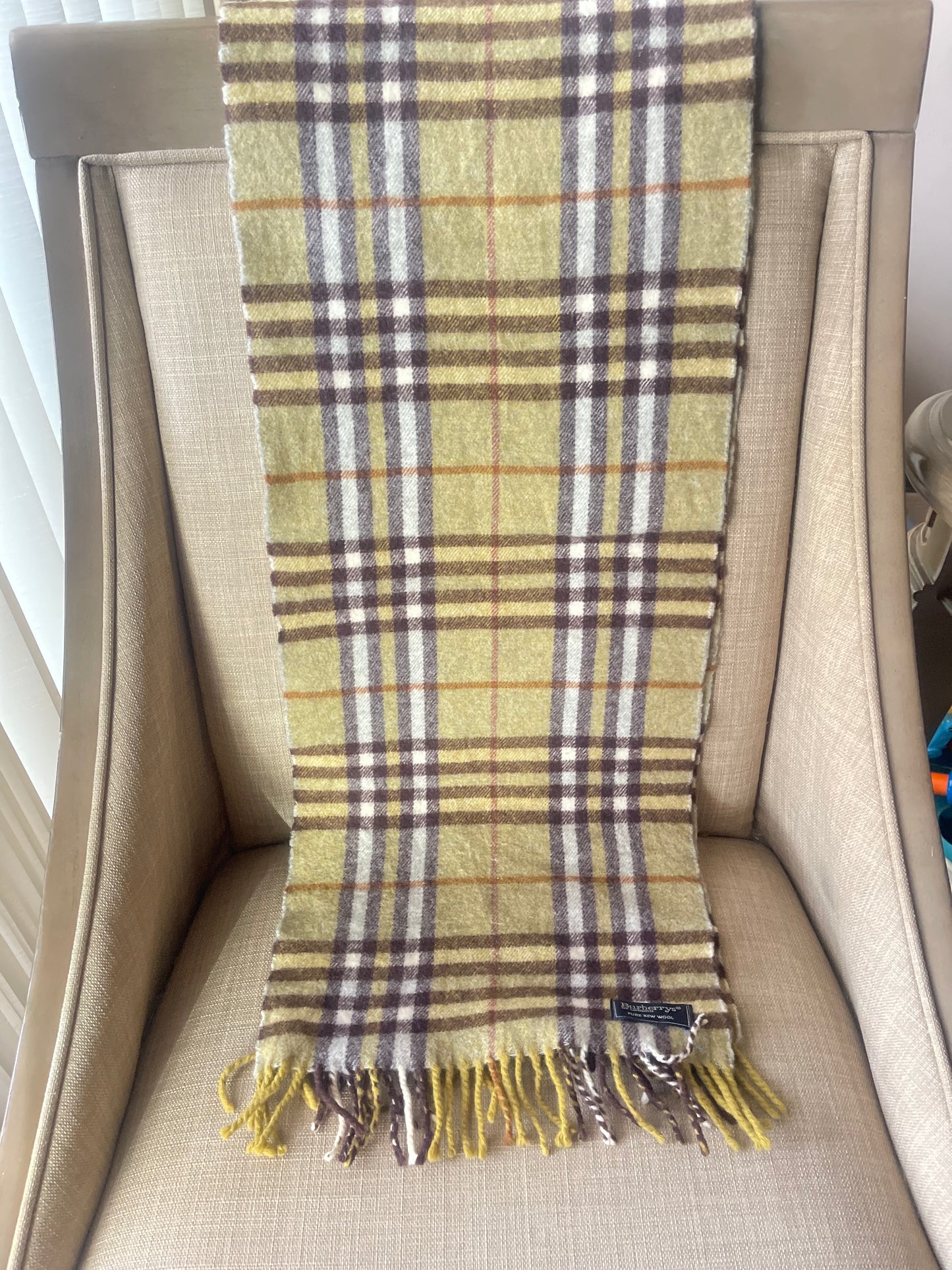 Authentic Burberrys vintage nova check olive scarf