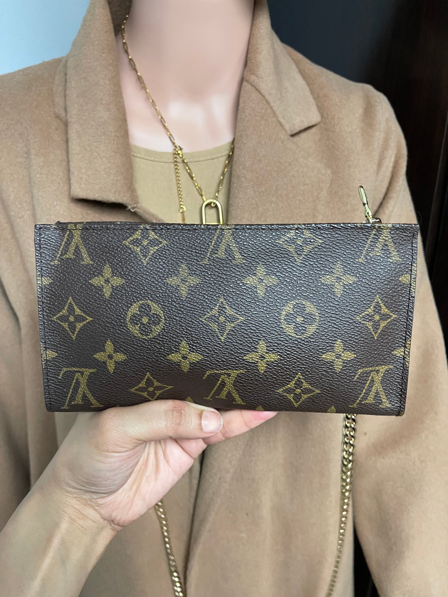 Authentic Louis Vuitton wristlet pouch FL0098 (wN8)