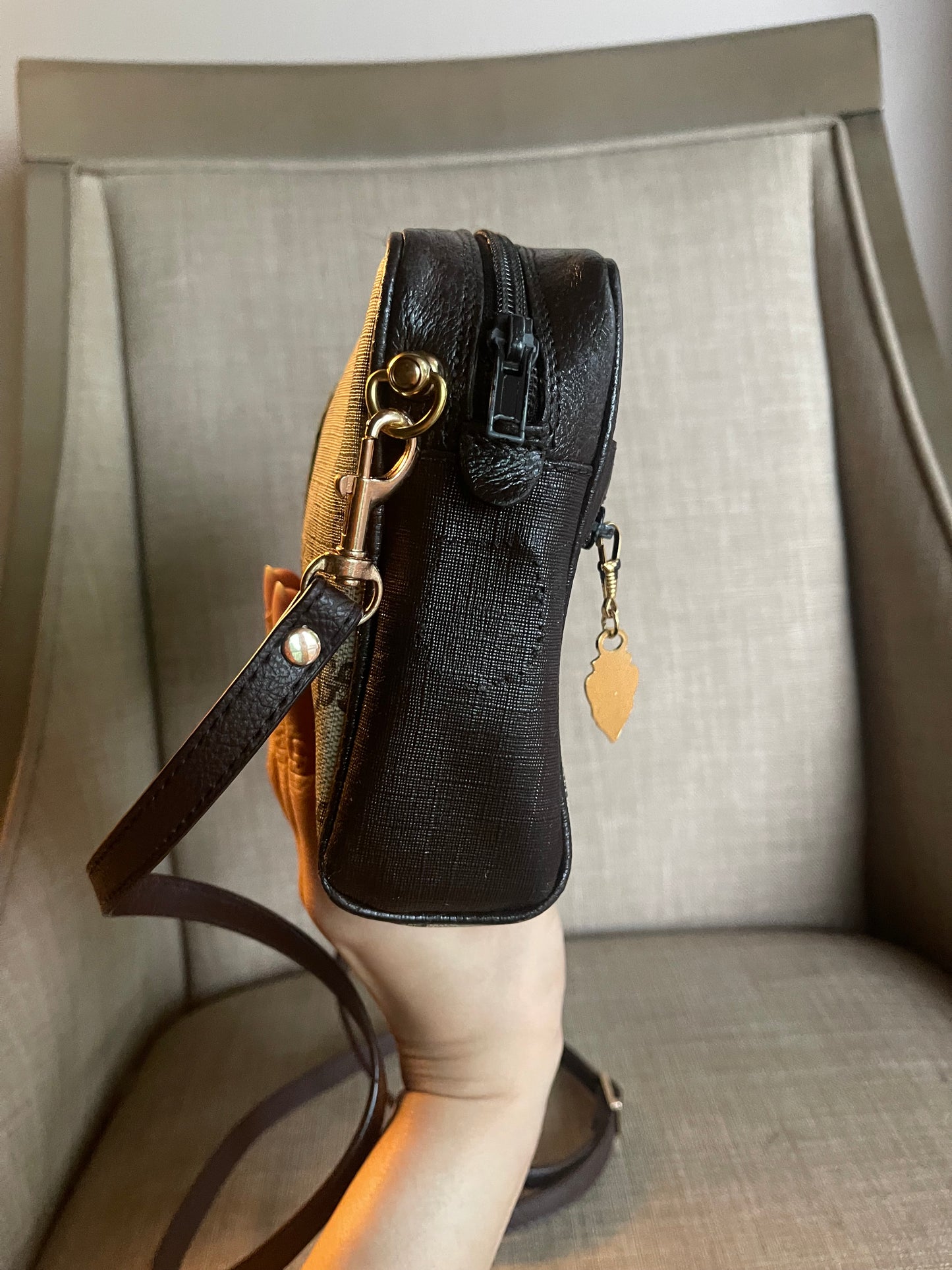 Authentic Gucci vintage web sherry line crossbody bag