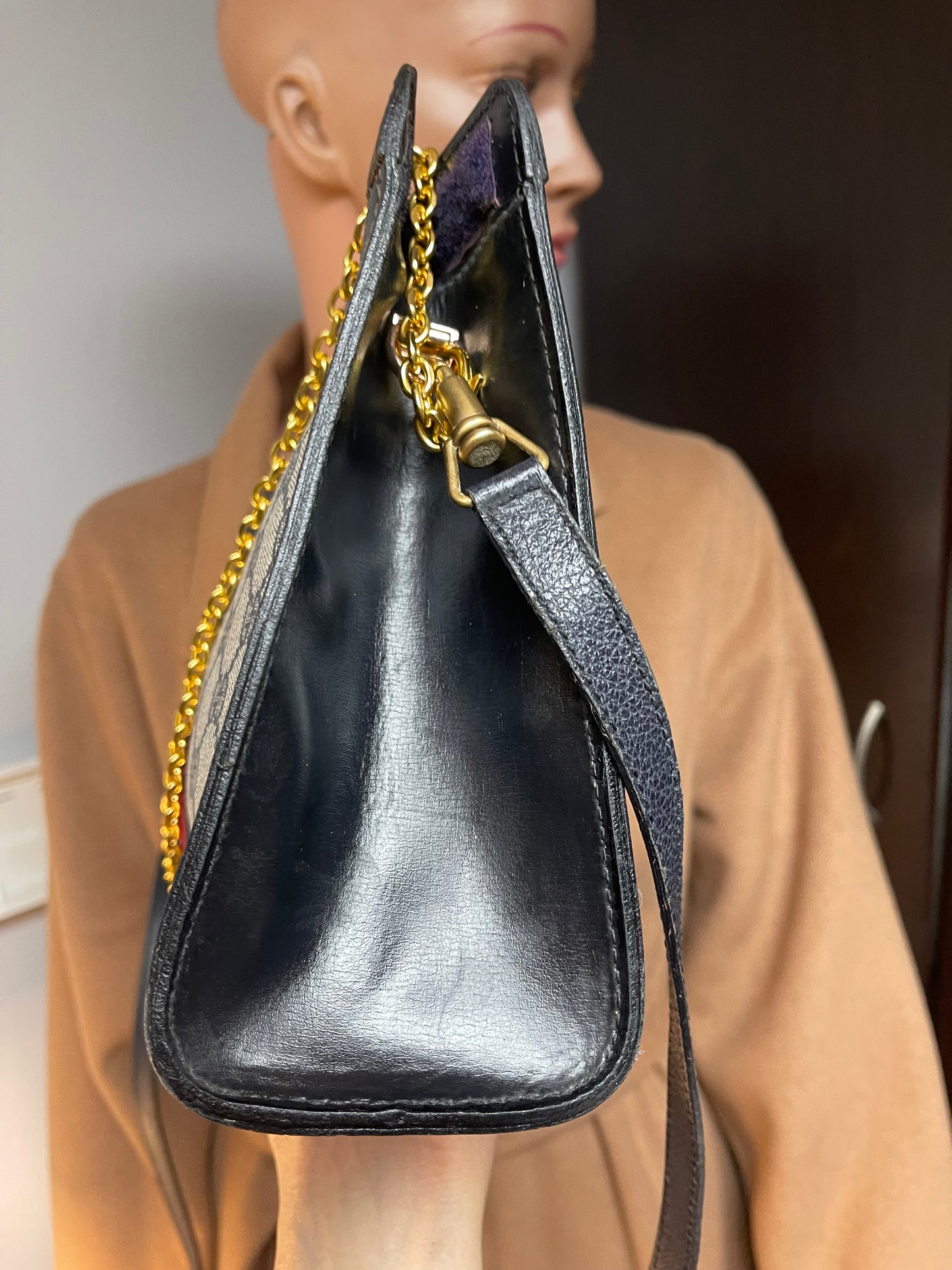 Authentic Gucci vintage web sherry line crossbody