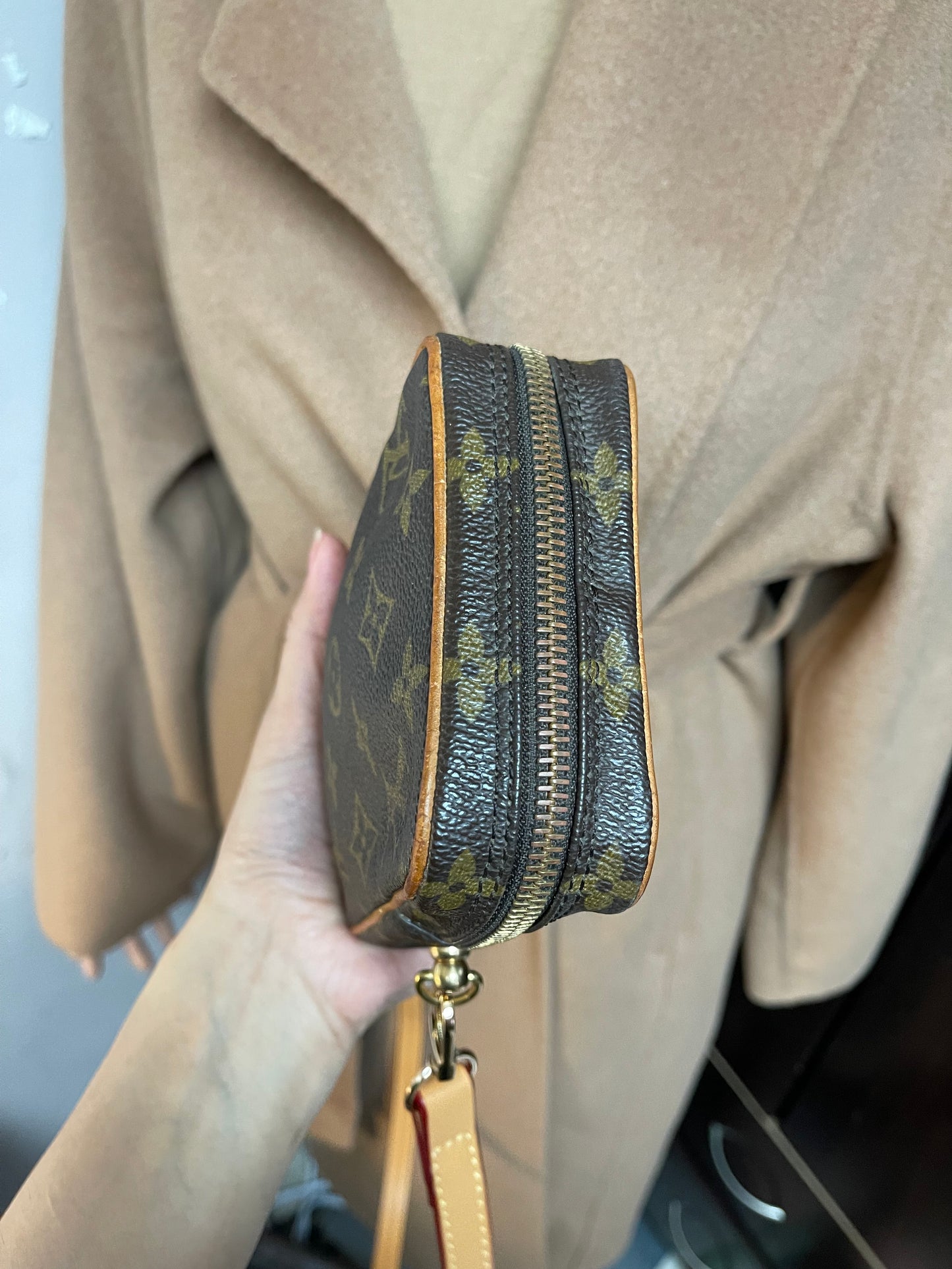 Authentic Louis Vuitton monogram crossbody