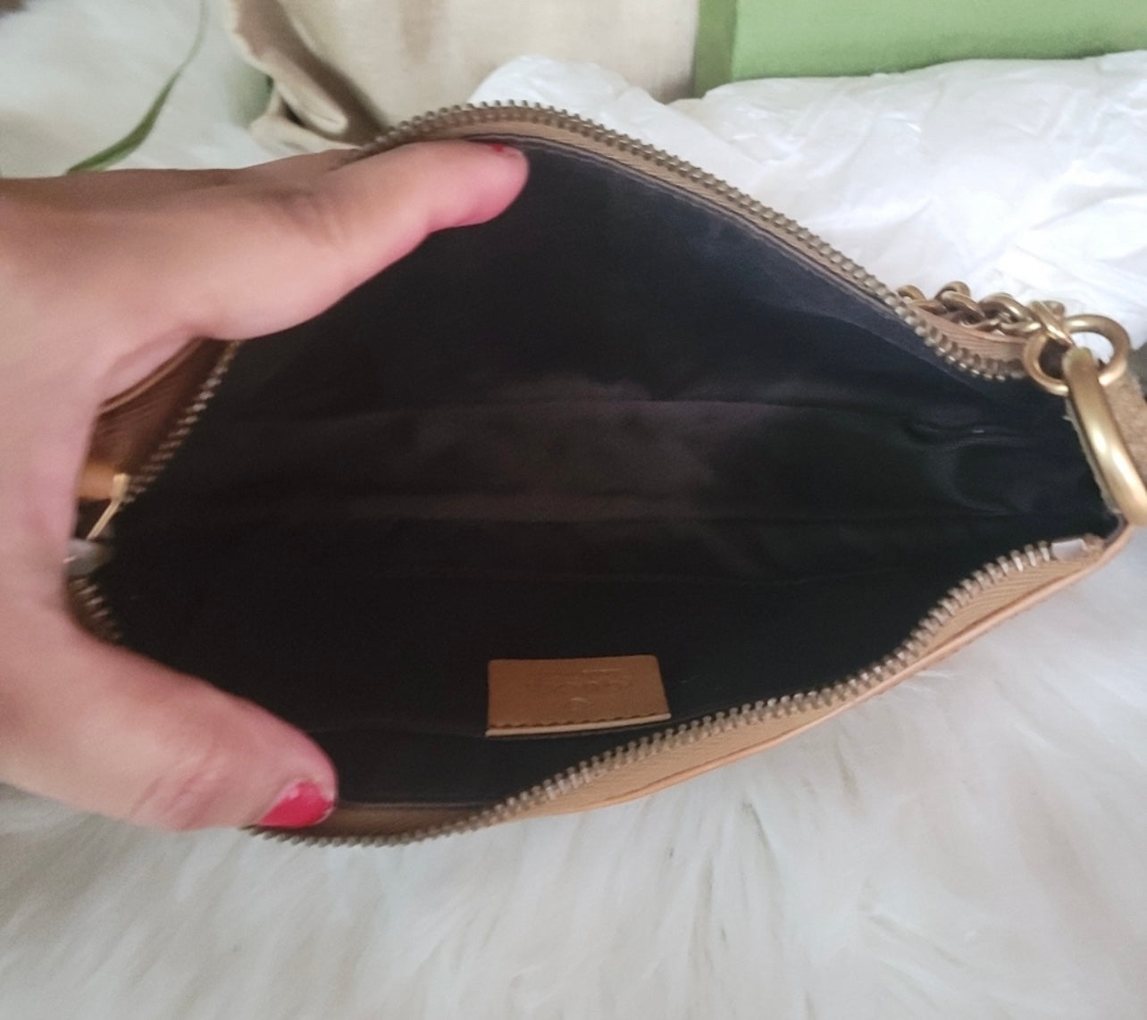 Authentic Gucci vintage small shoulder bag on Chain