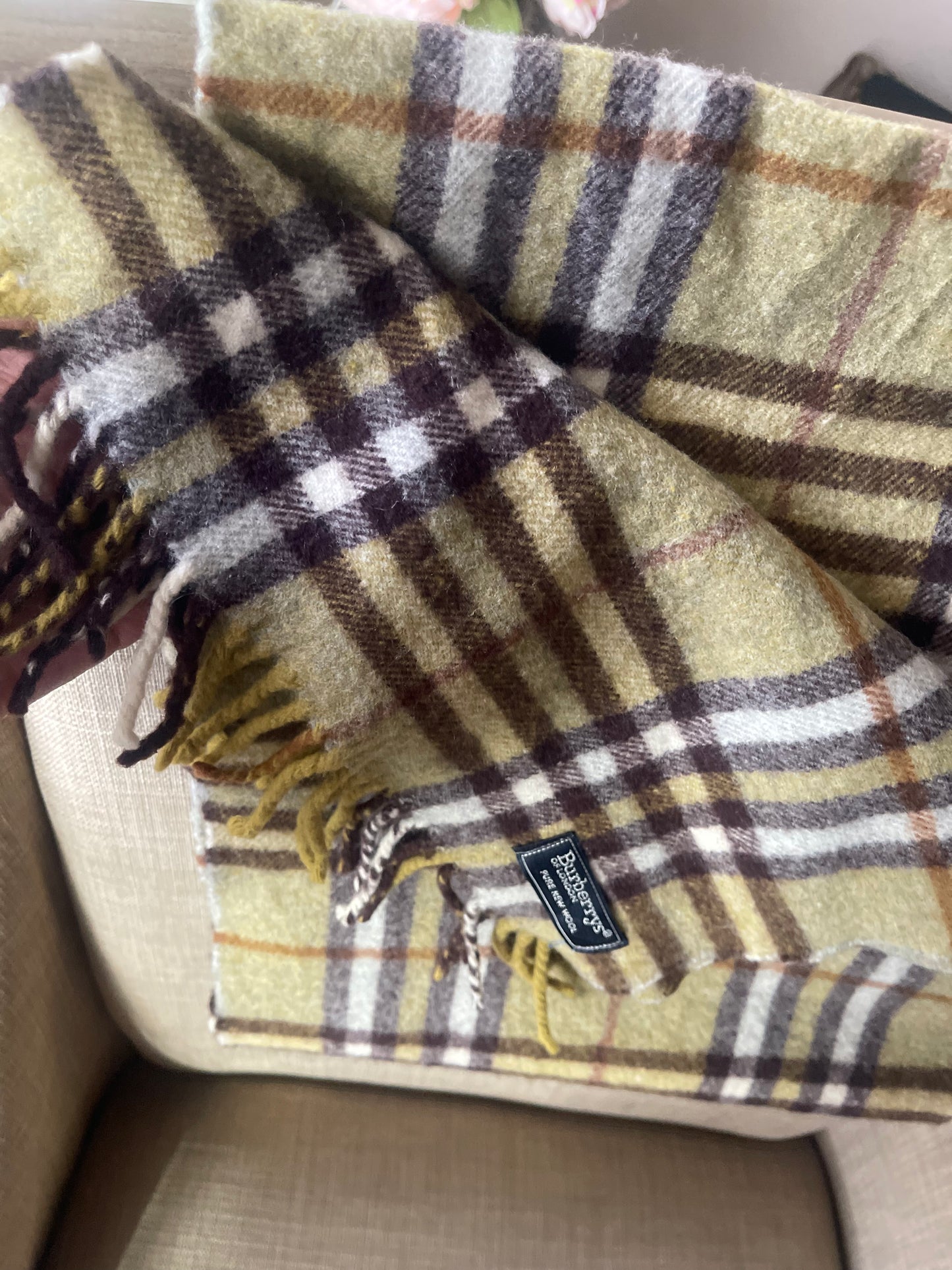 Authentic Burberrys vintage nova check olive scarf