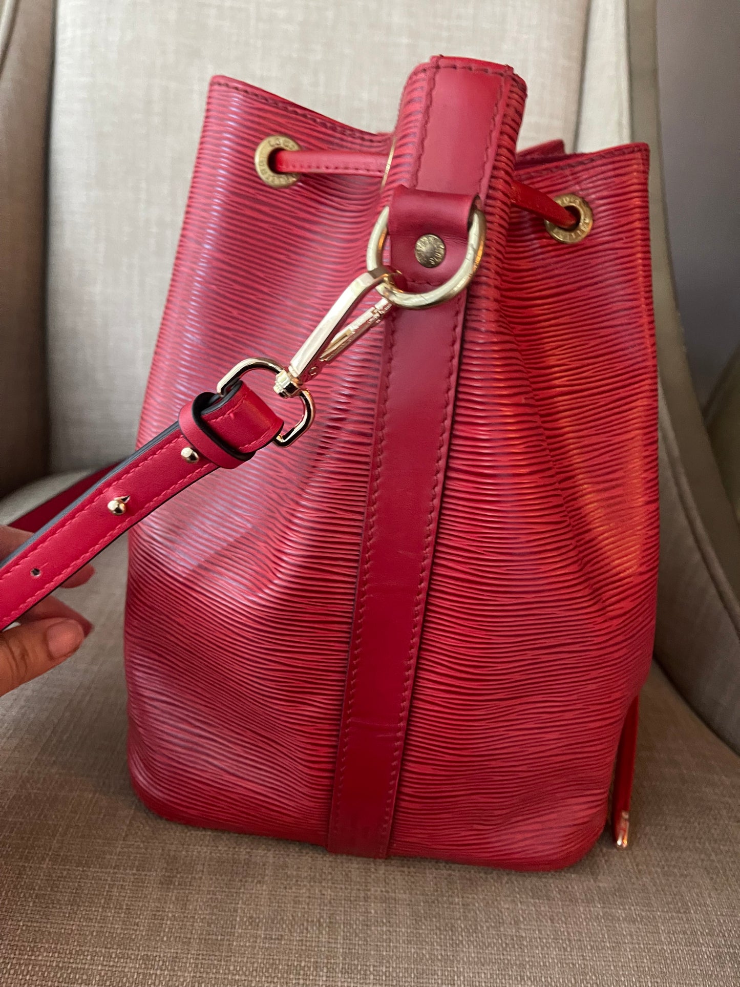 Authentic Louis Vuitton Epi noe shoulder bag red