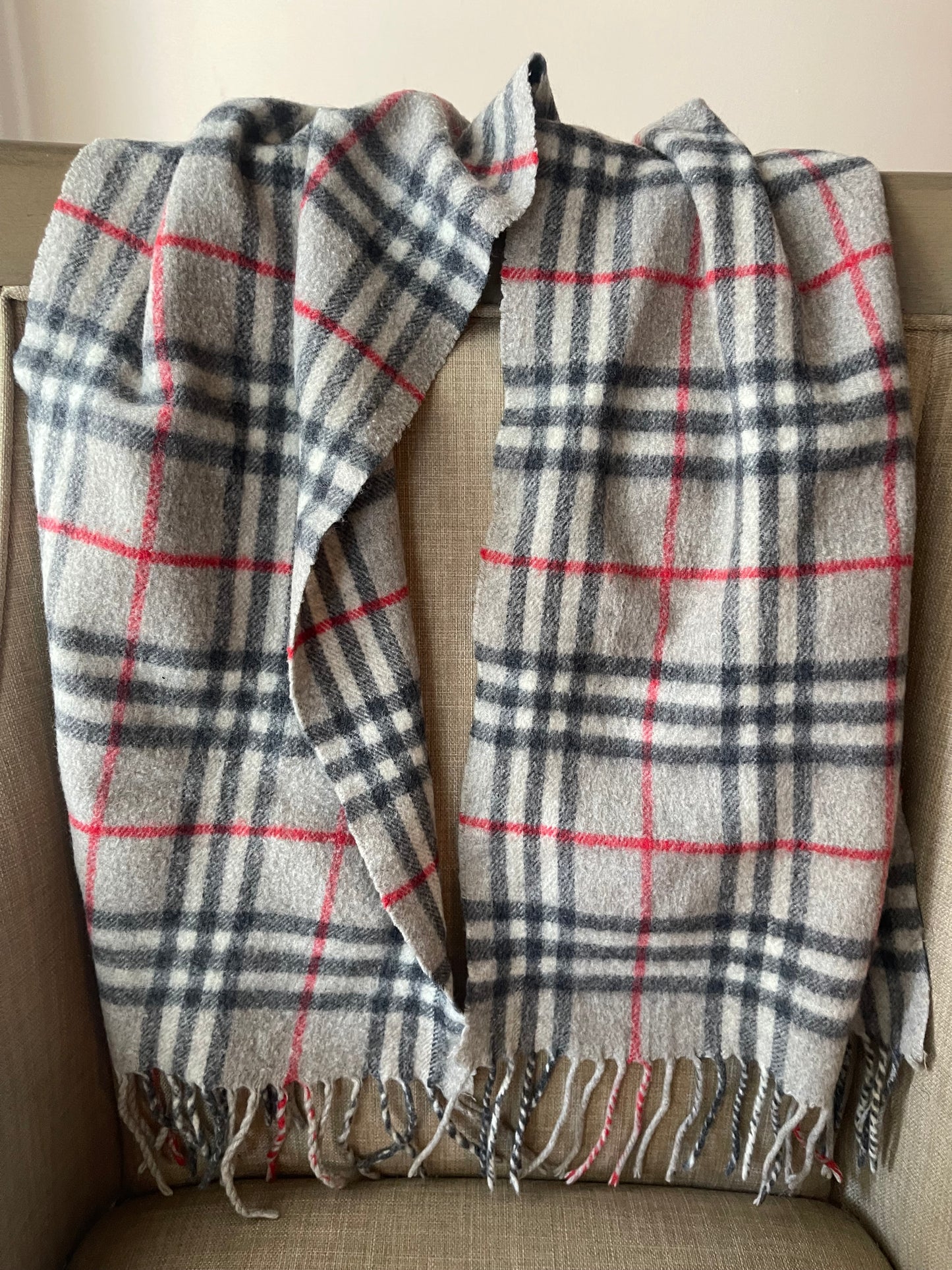 Authentic Burberrys vintage grey nova check scarf