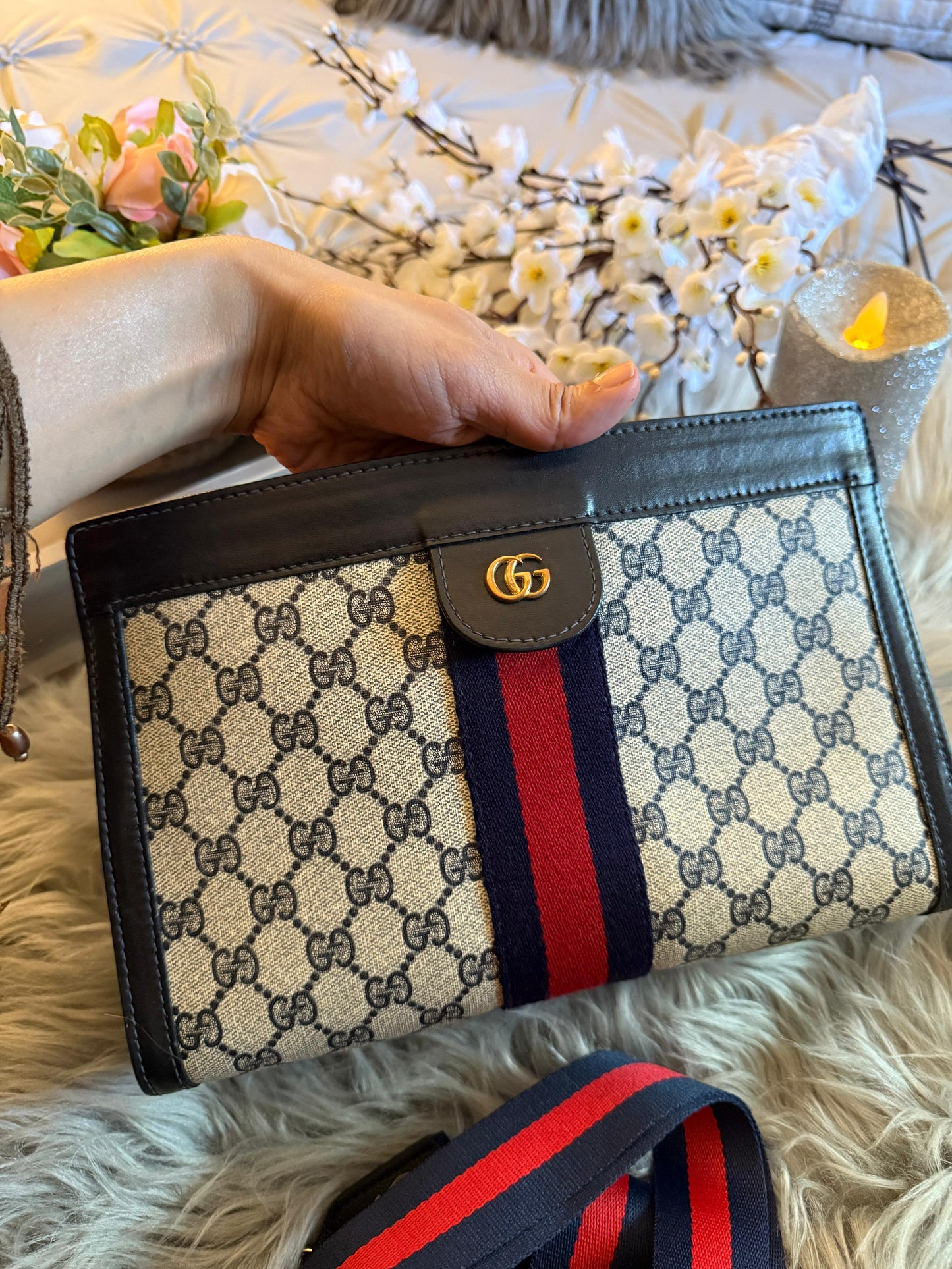 Authentic vintage Gucci GG canvas crossbody bag