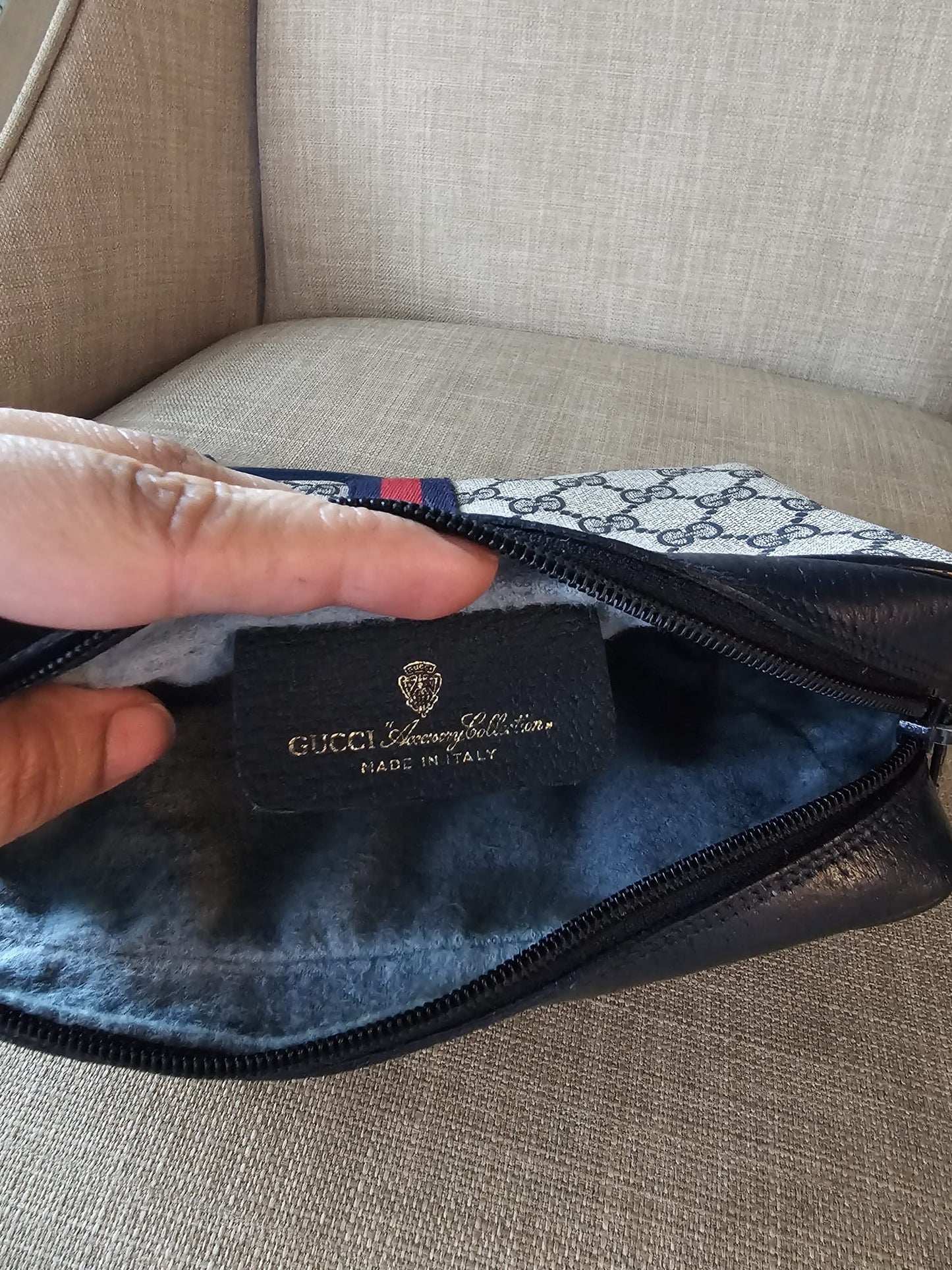 Authentic Gucci vintage web sherry line crossbody bag