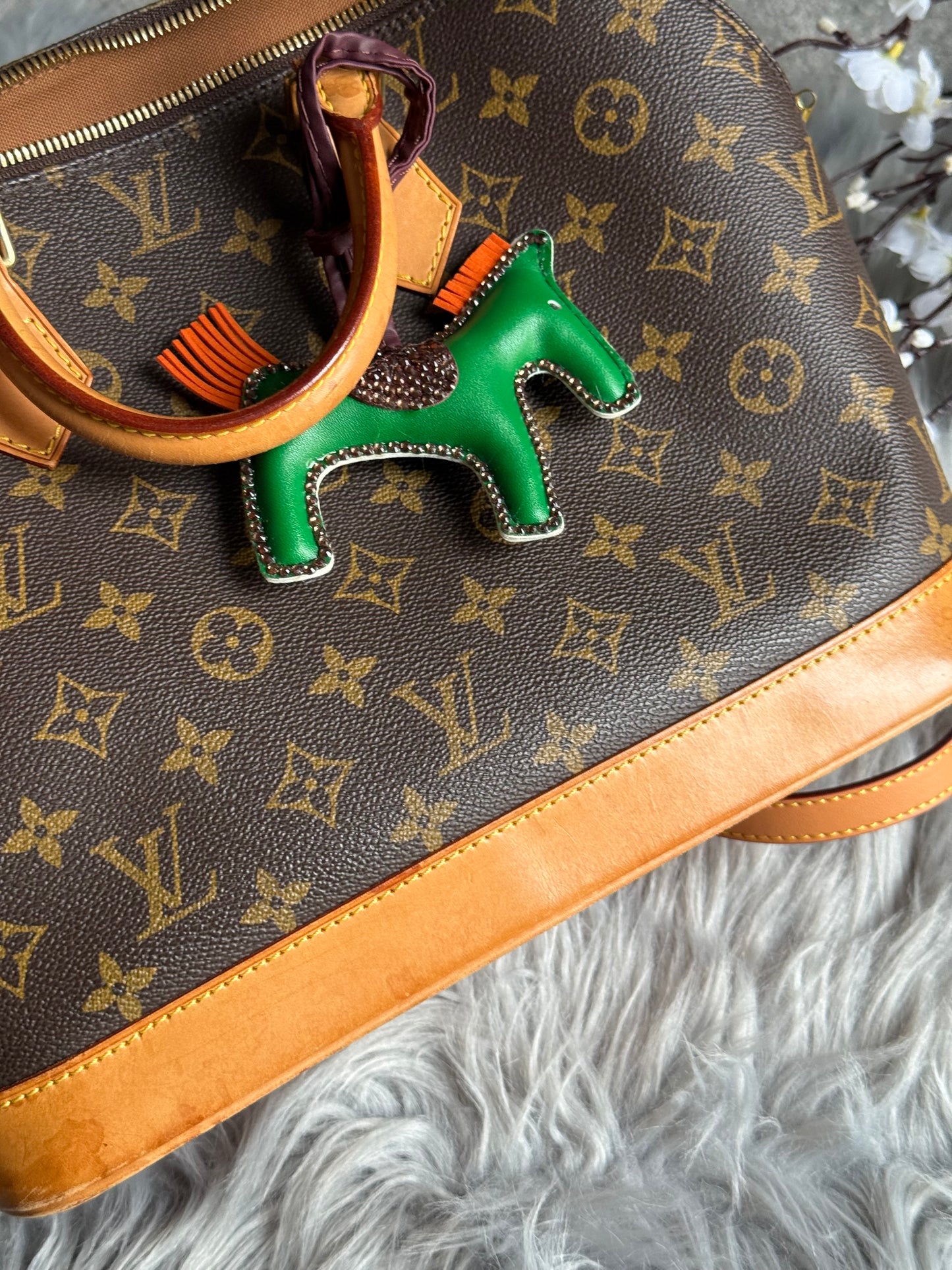 Authentic Louis Vuitton Alma pm satchel