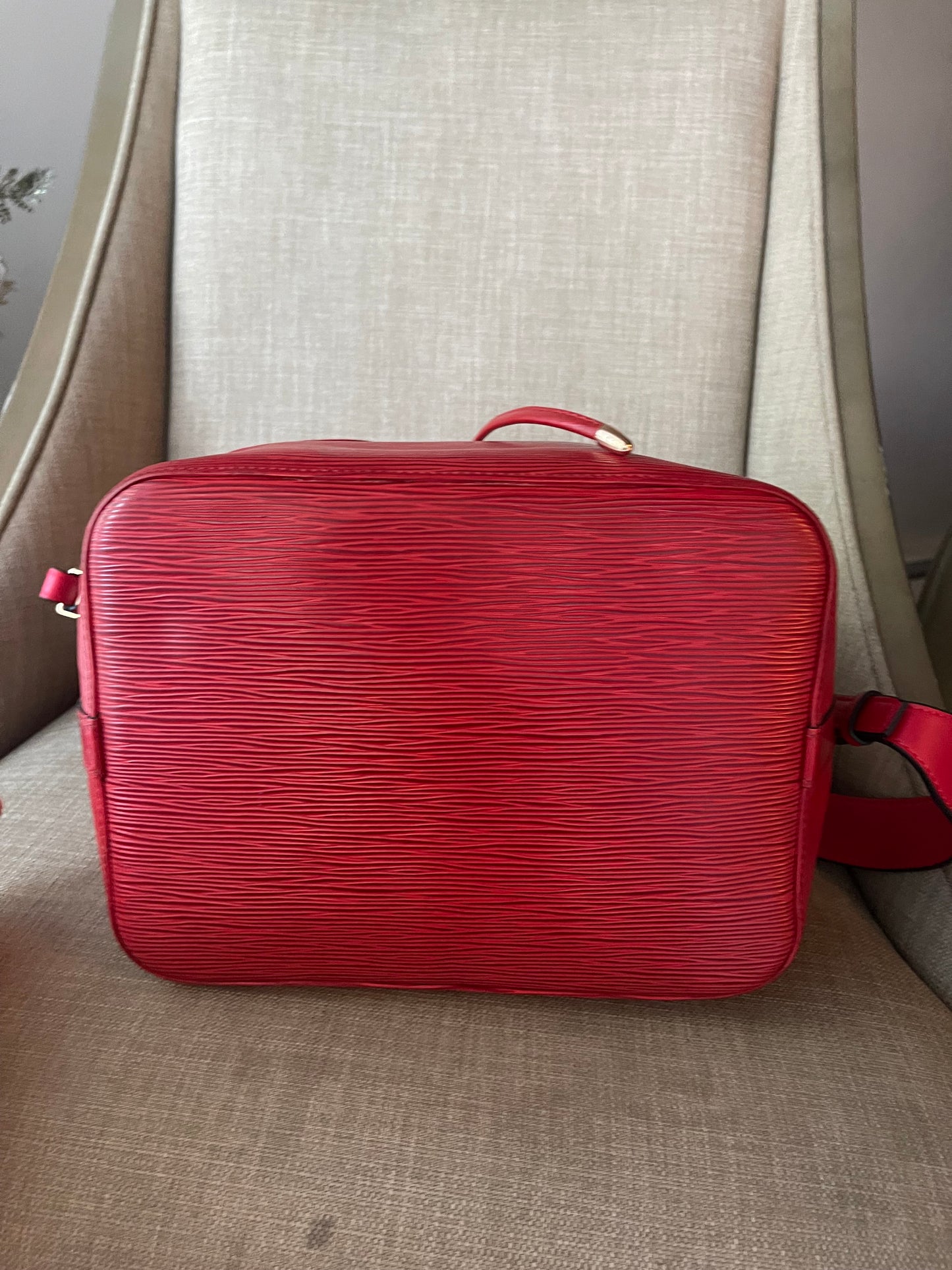 Authentic Louis Vuitton Epi noe shoulder bag red