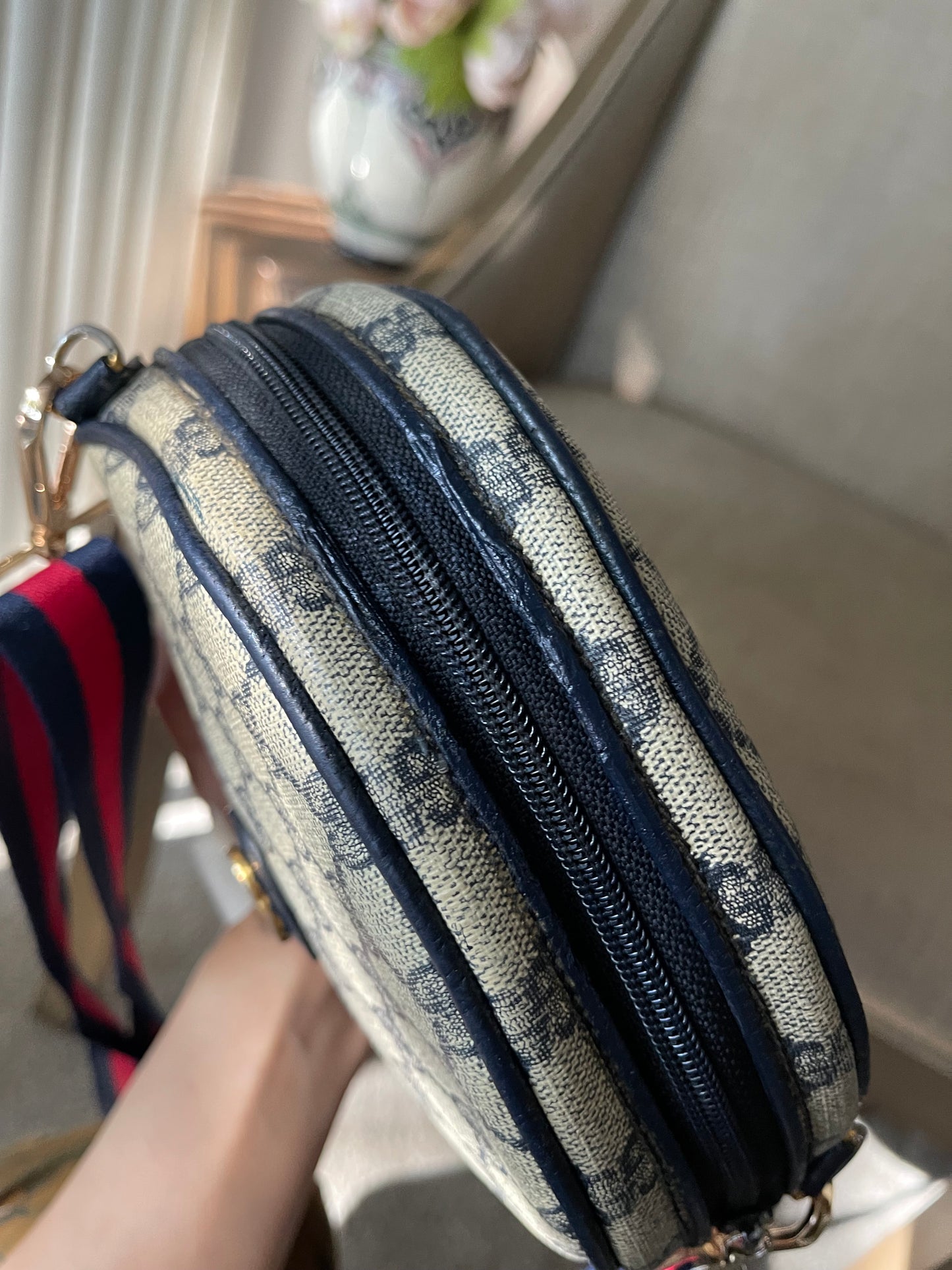 Authentic Gucci vintage gg canvas blue crossbody bag