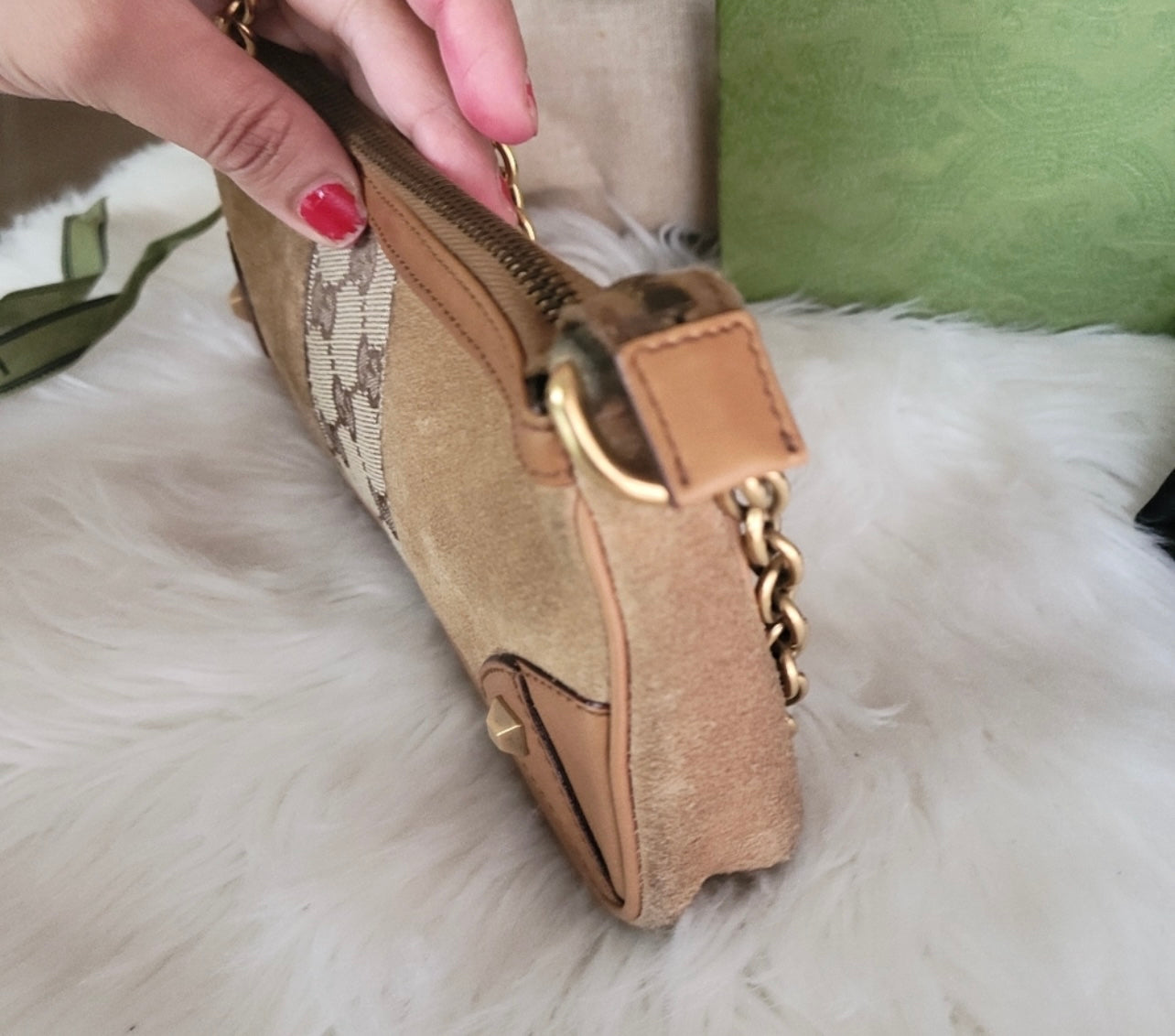 Authentic Gucci vintage small shoulder bag on Chain