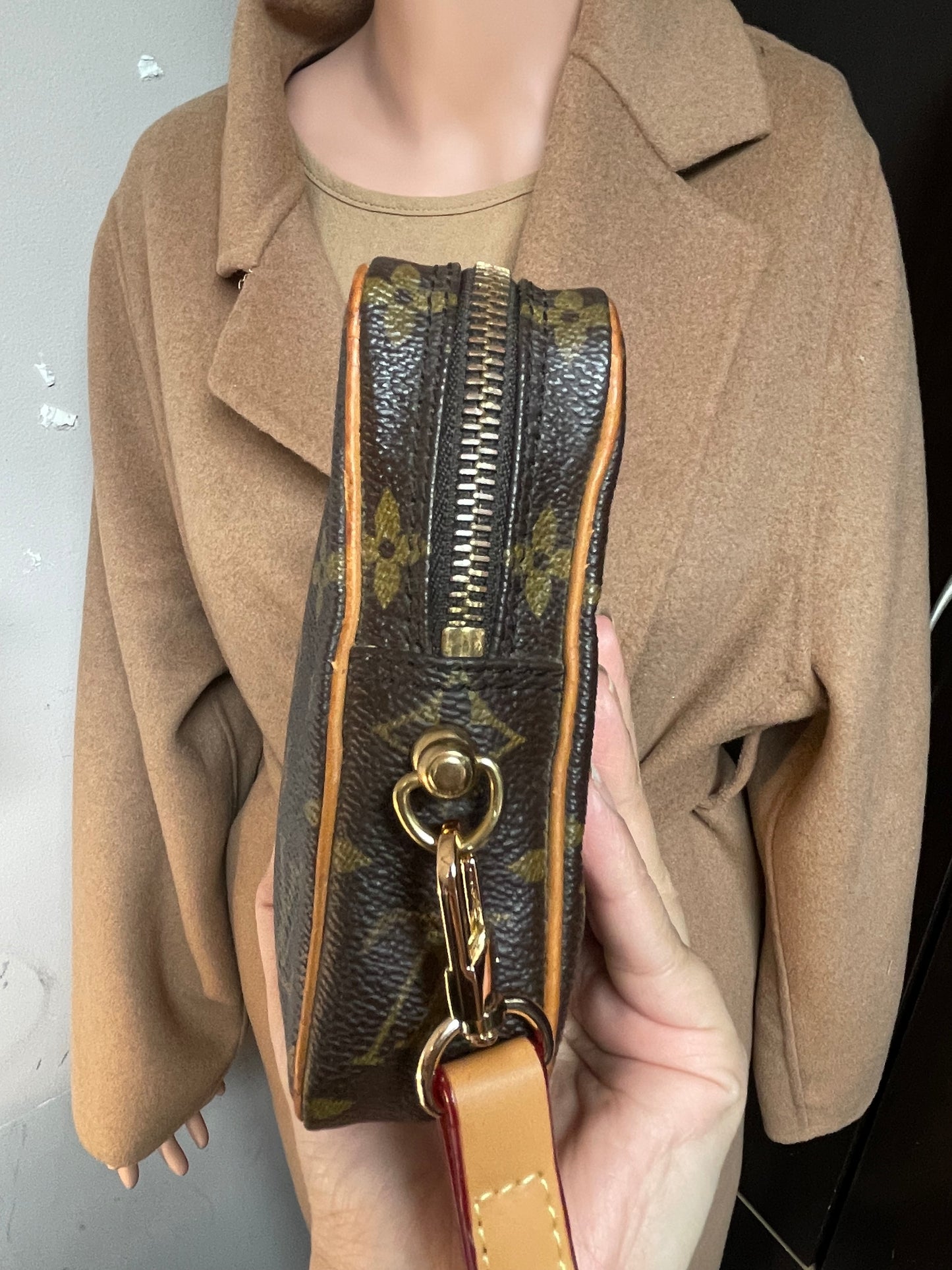 Authentic Louis Vuitton monogram crossbody