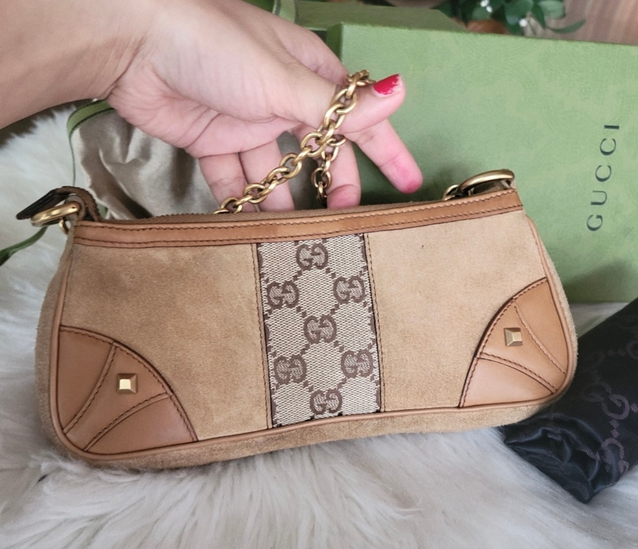 Authentic Gucci vintage small shoulder bag on Chain