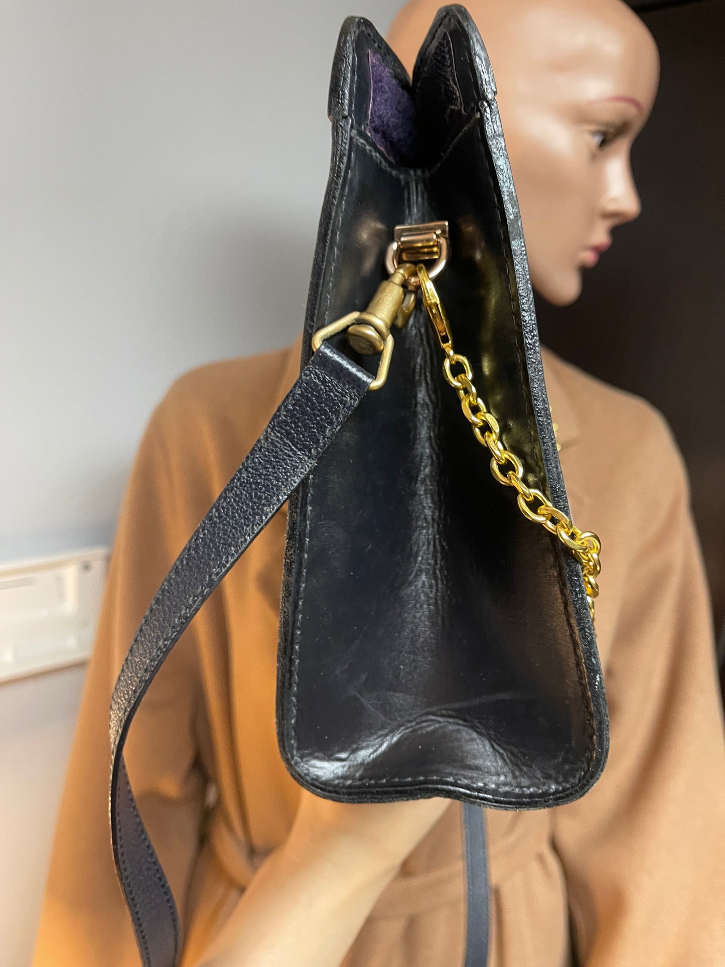 Authentic Gucci vintage web sherry line crossbody