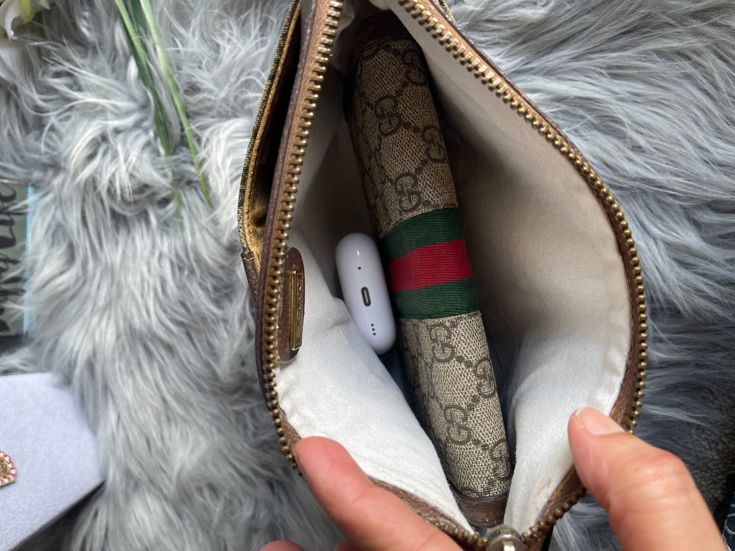 Authentic Gucci vintage web sherry line crossbody