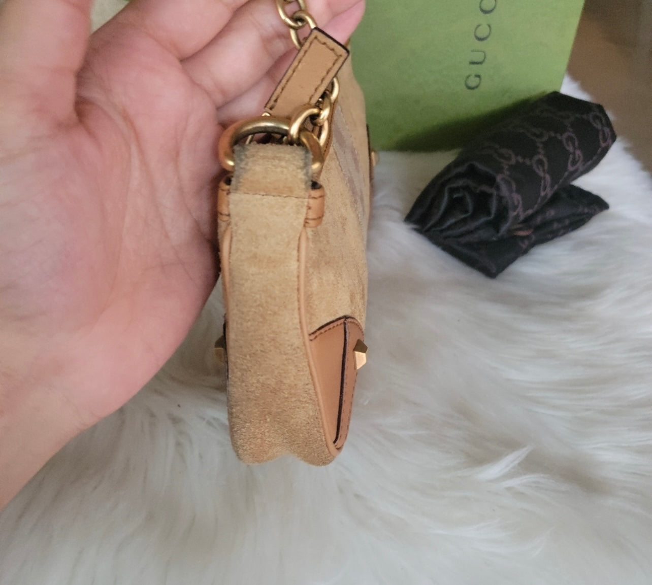 Authentic Gucci vintage small shoulder bag on Chain