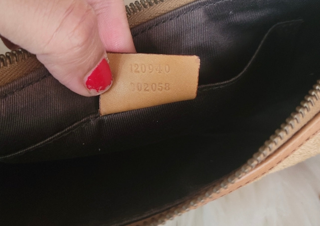 Authentic Gucci vintage small shoulder bag on Chain