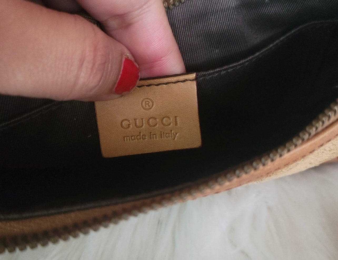 Authentic Gucci vintage small shoulder bag on Chain