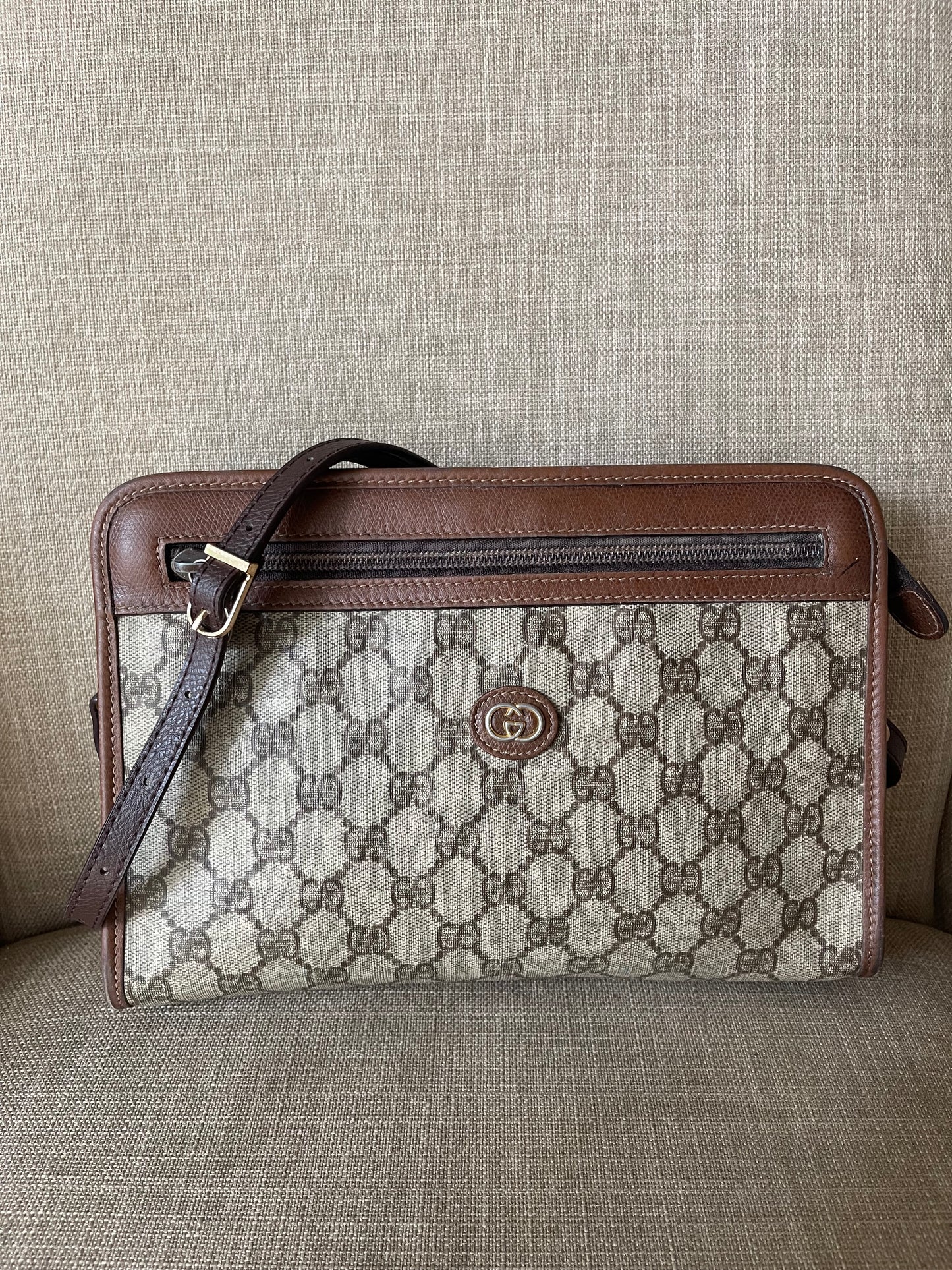 Authentic Gucci GG canvas clutch bag