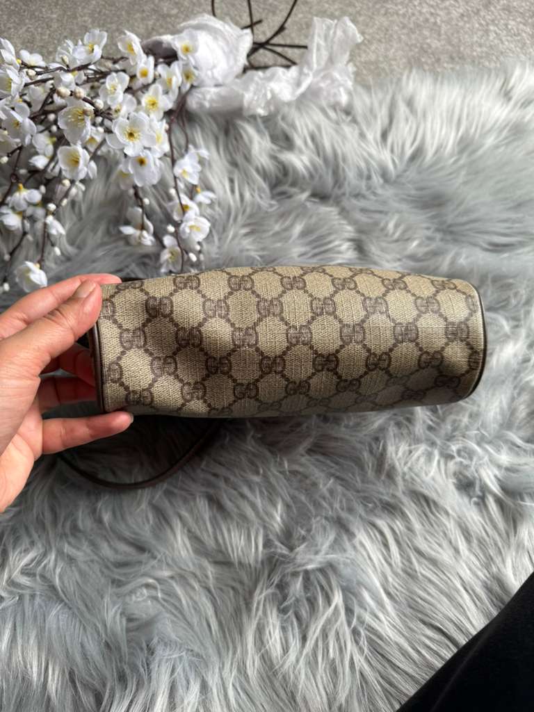 Authentic Gucci vintage web sherry line crossbody