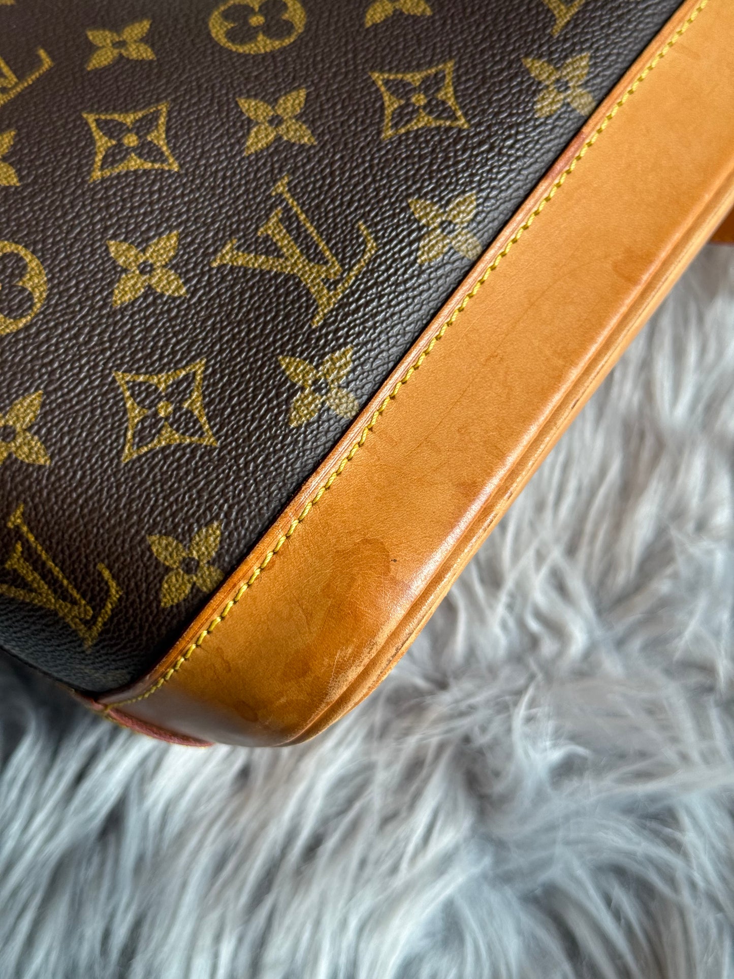 Authentic Louis Vuitton Alma pm satchel