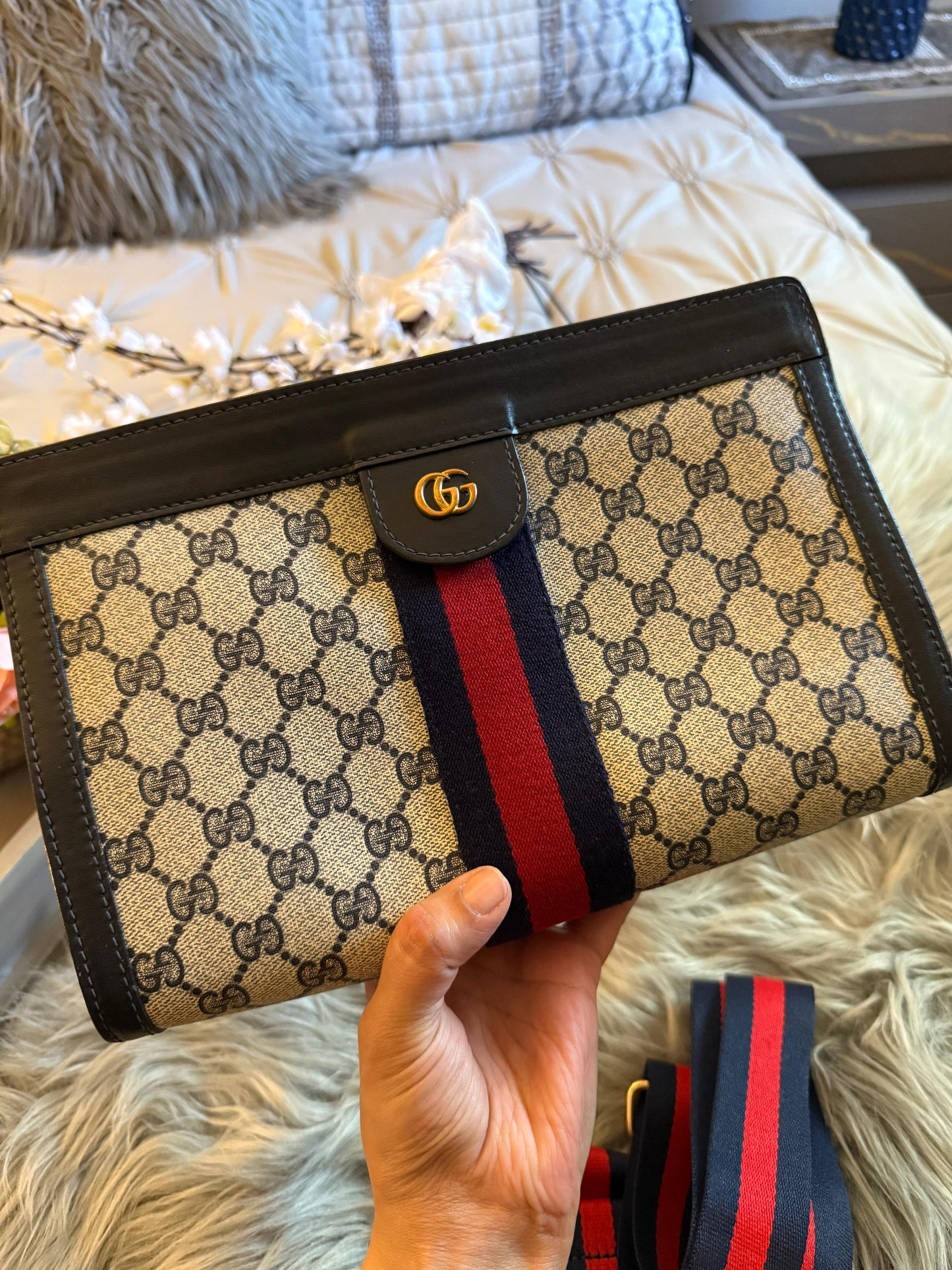 Authentic vintage Gucci GG canvas crossbody bag