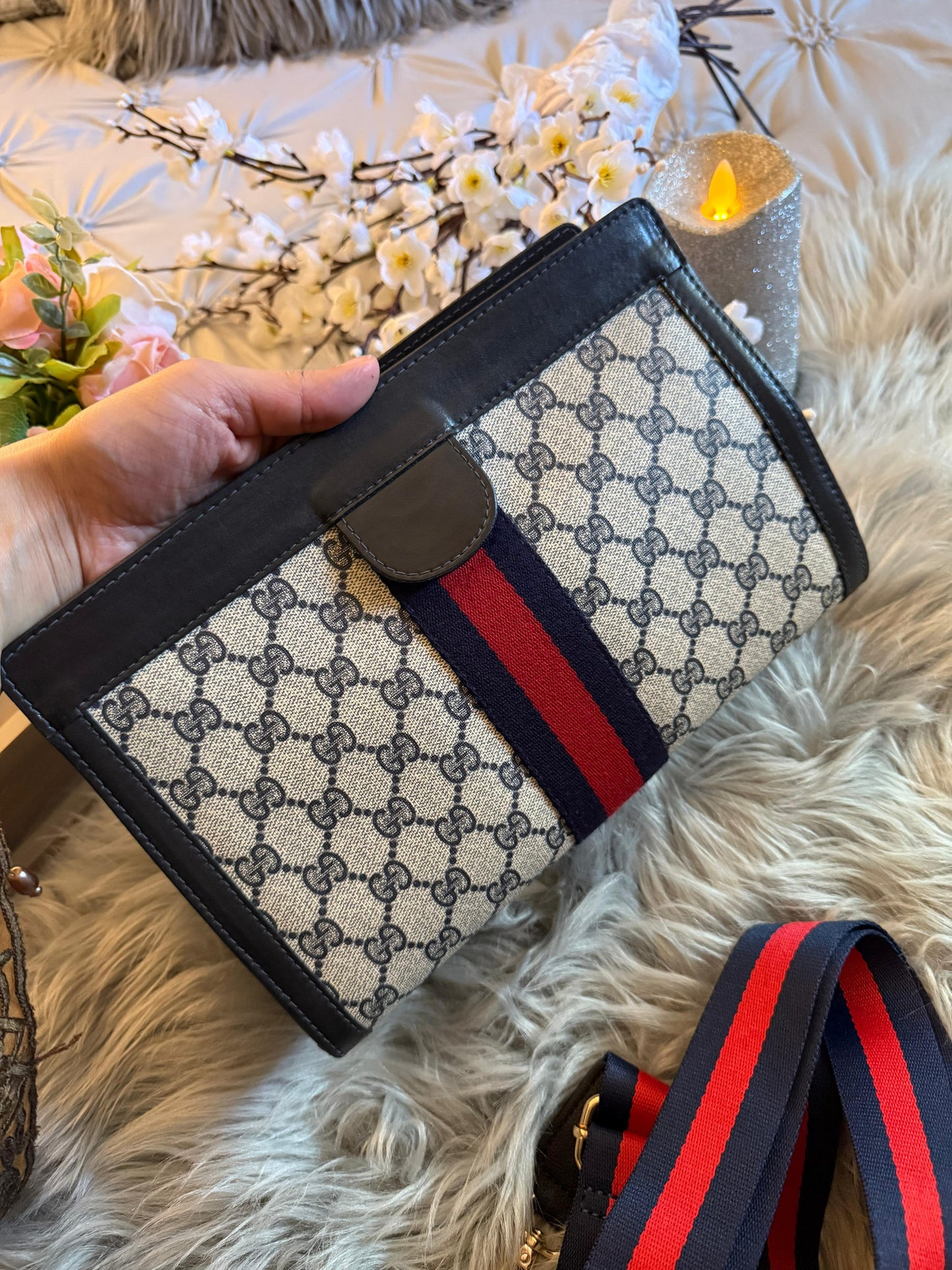 Authentic vintage Gucci GG canvas crossbody bag