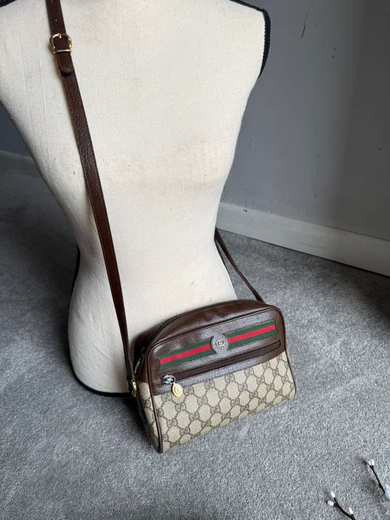 Authentic Gucci vintage web sherry line crossbody