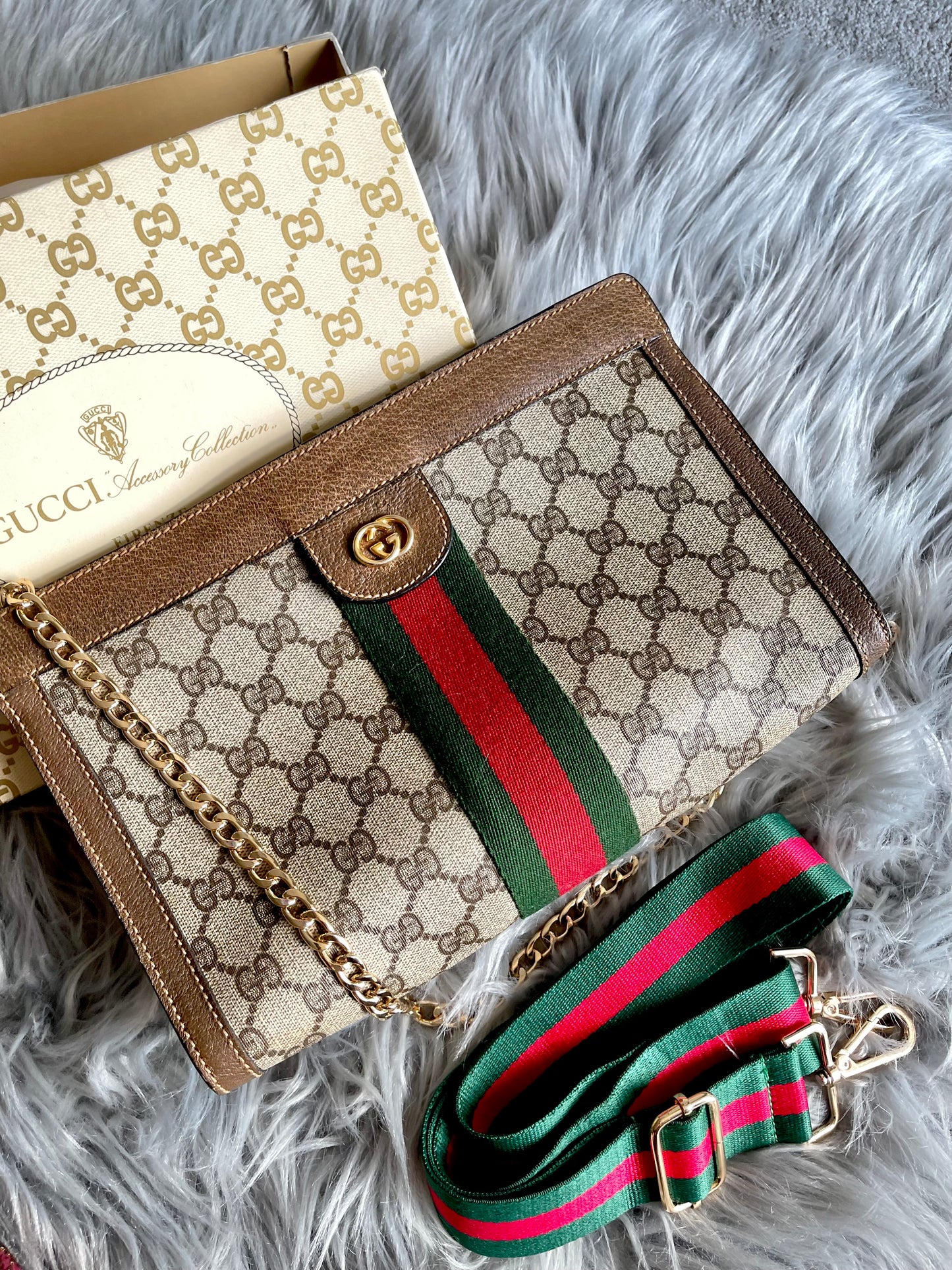 Authentic vintage Gucci web sherry line clutch crossbody bag
