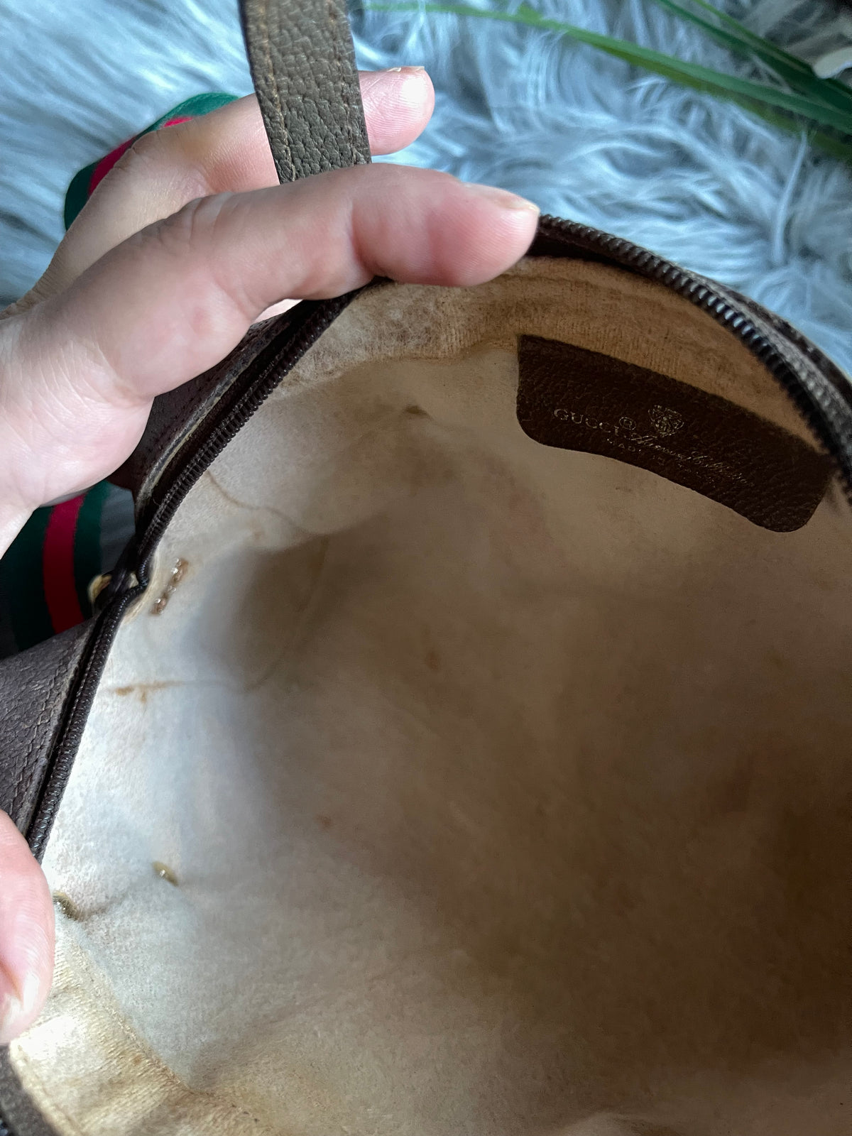 Authentic Gucci vintage web sherry line crossbody