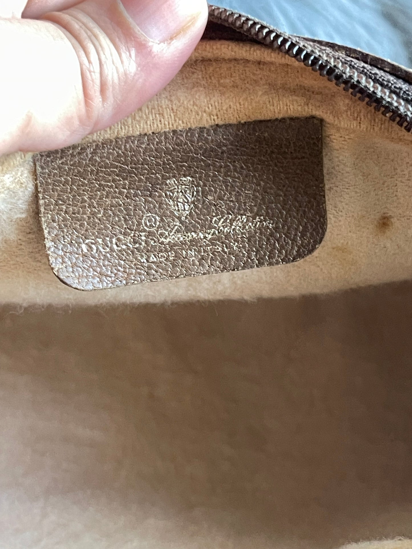 Authentic Gucci vintage web sherry line crossbody