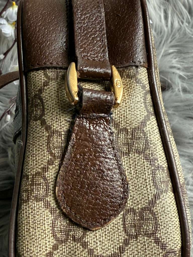 Authentic Gucci vintage web sherry line crossbody