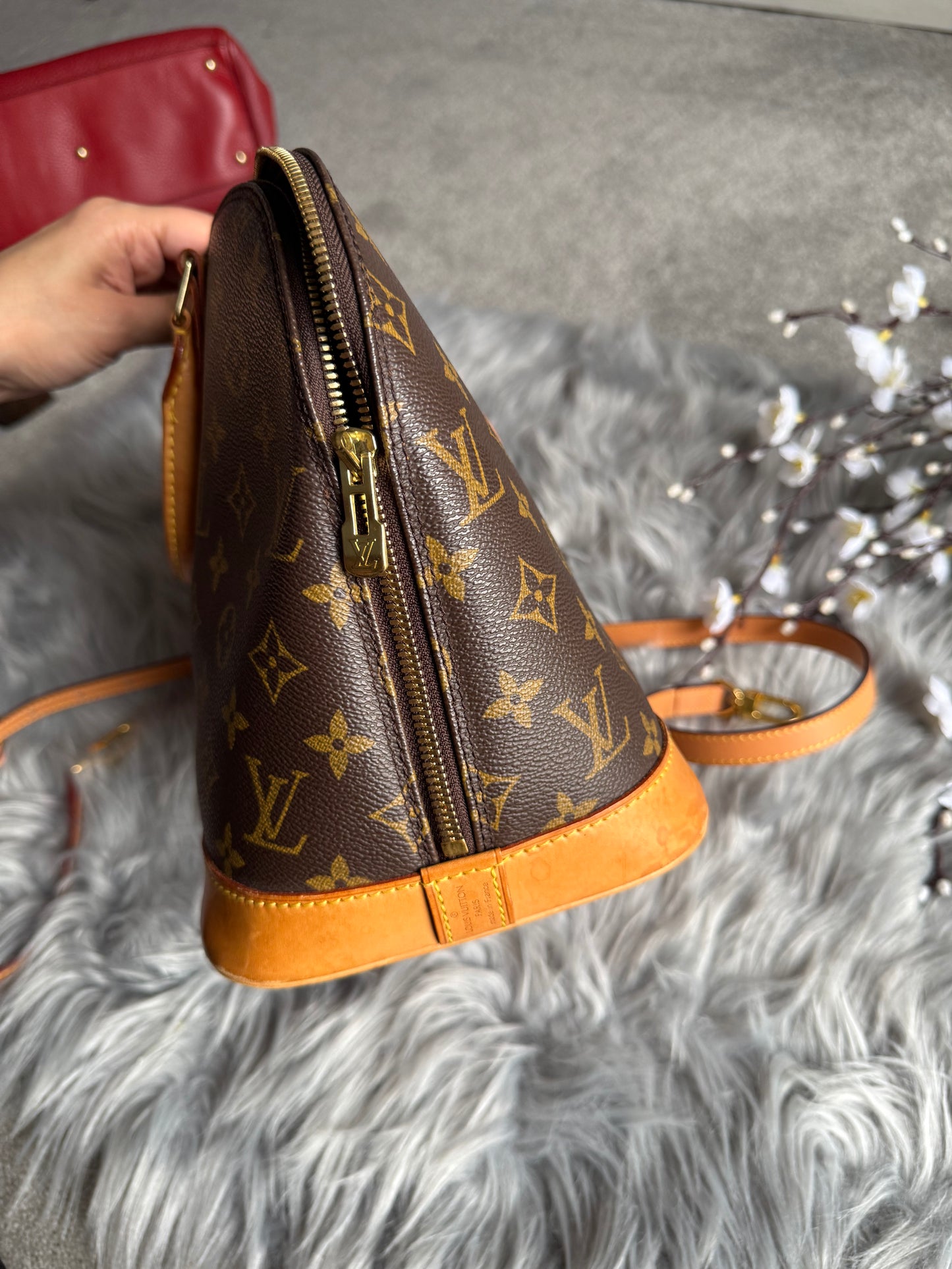 Authentic Louis Vuitton Alma pm satchel