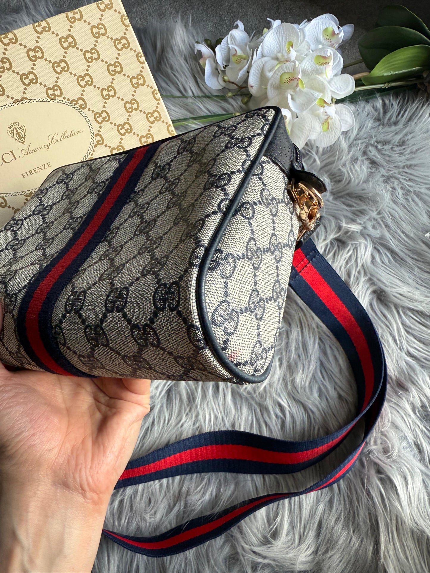 Authentic Gucci vintage web sherry line crossbody bag