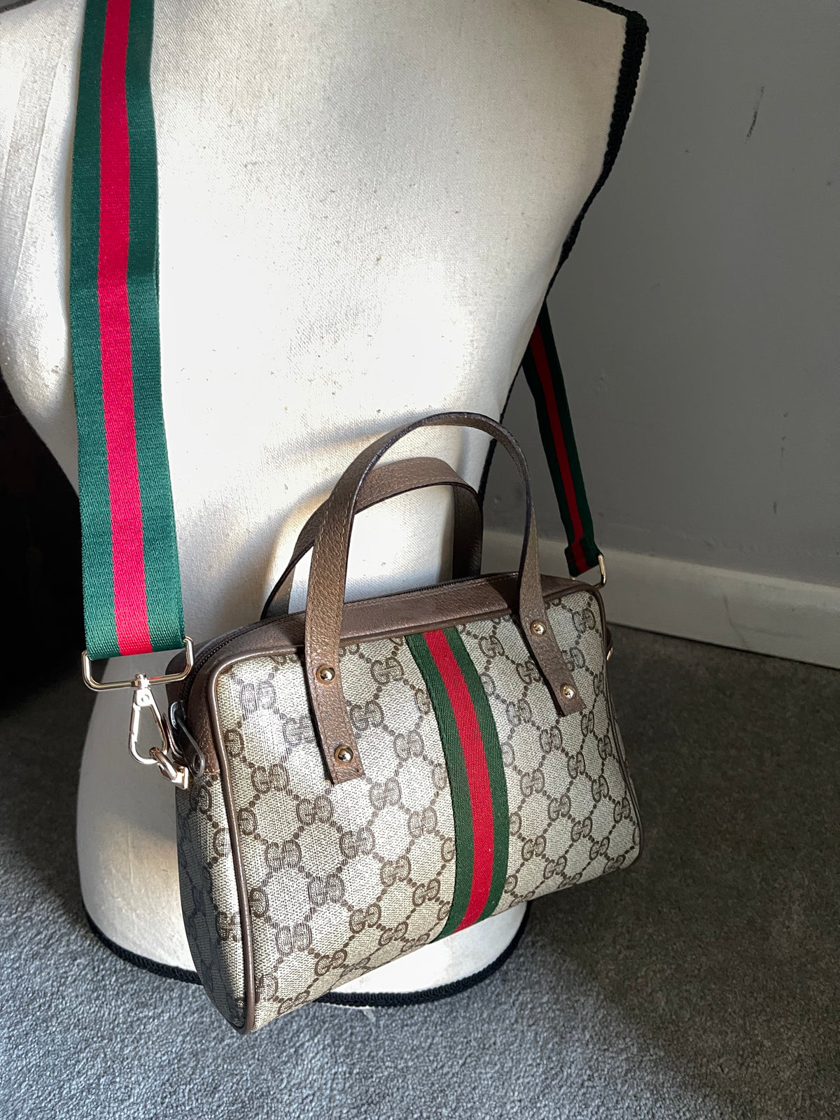 Authentic Gucci vintage web sherry line crossbody