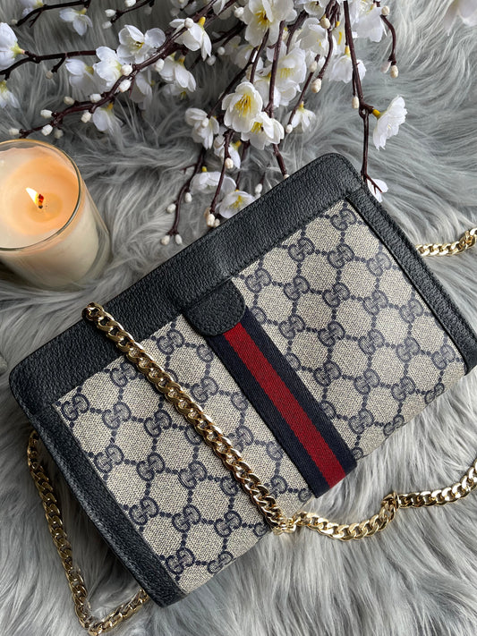 Authentic Gucci vintage crossbody bag