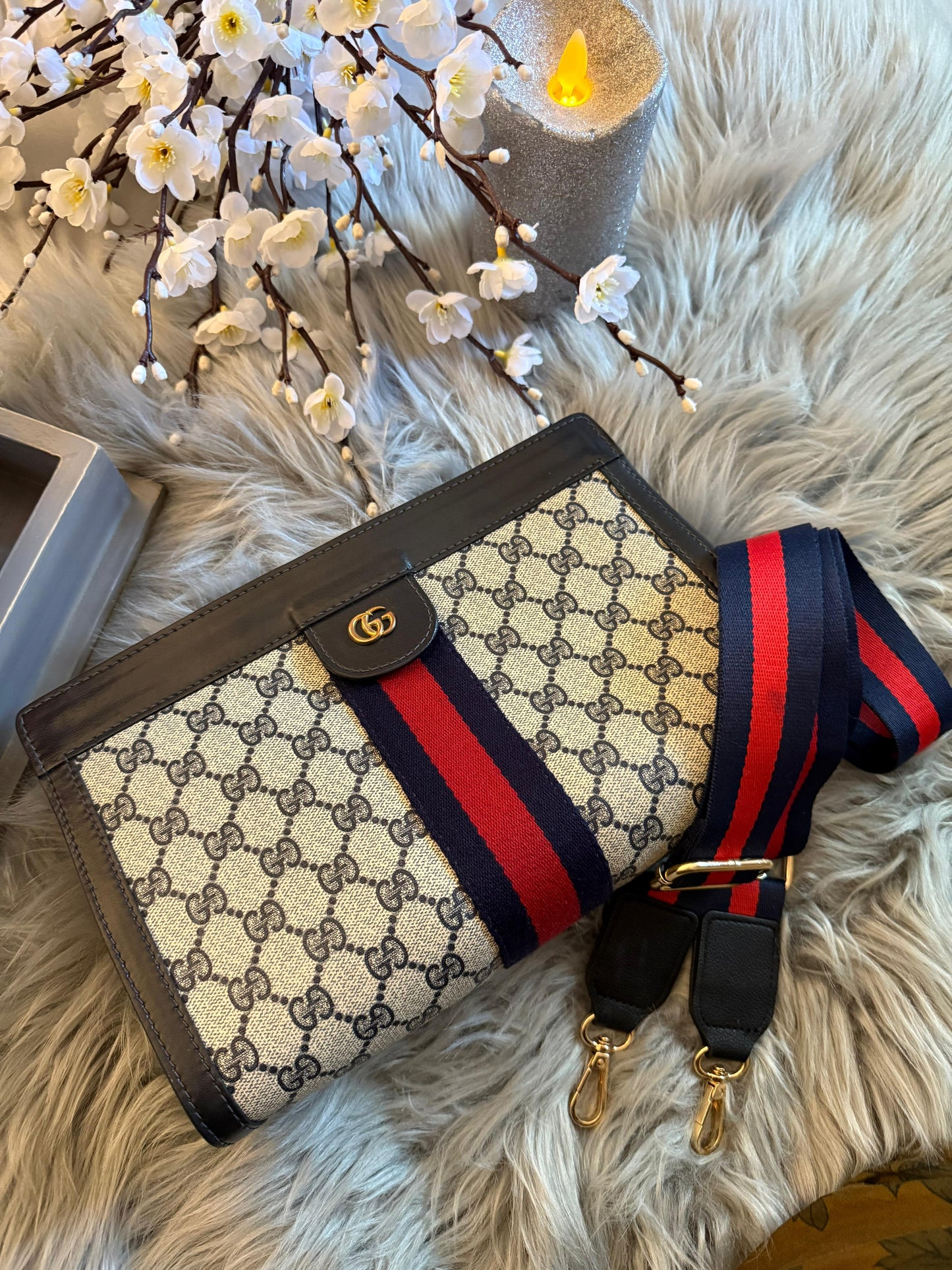 Authentic vintage Gucci GG canvas crossbody bag