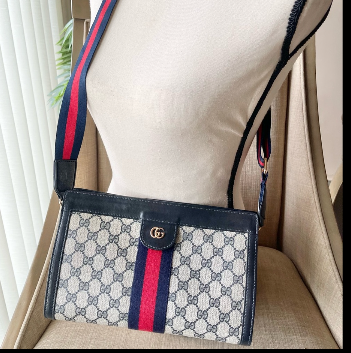 Authentic vintage Gucci GG canvas crossbody bag