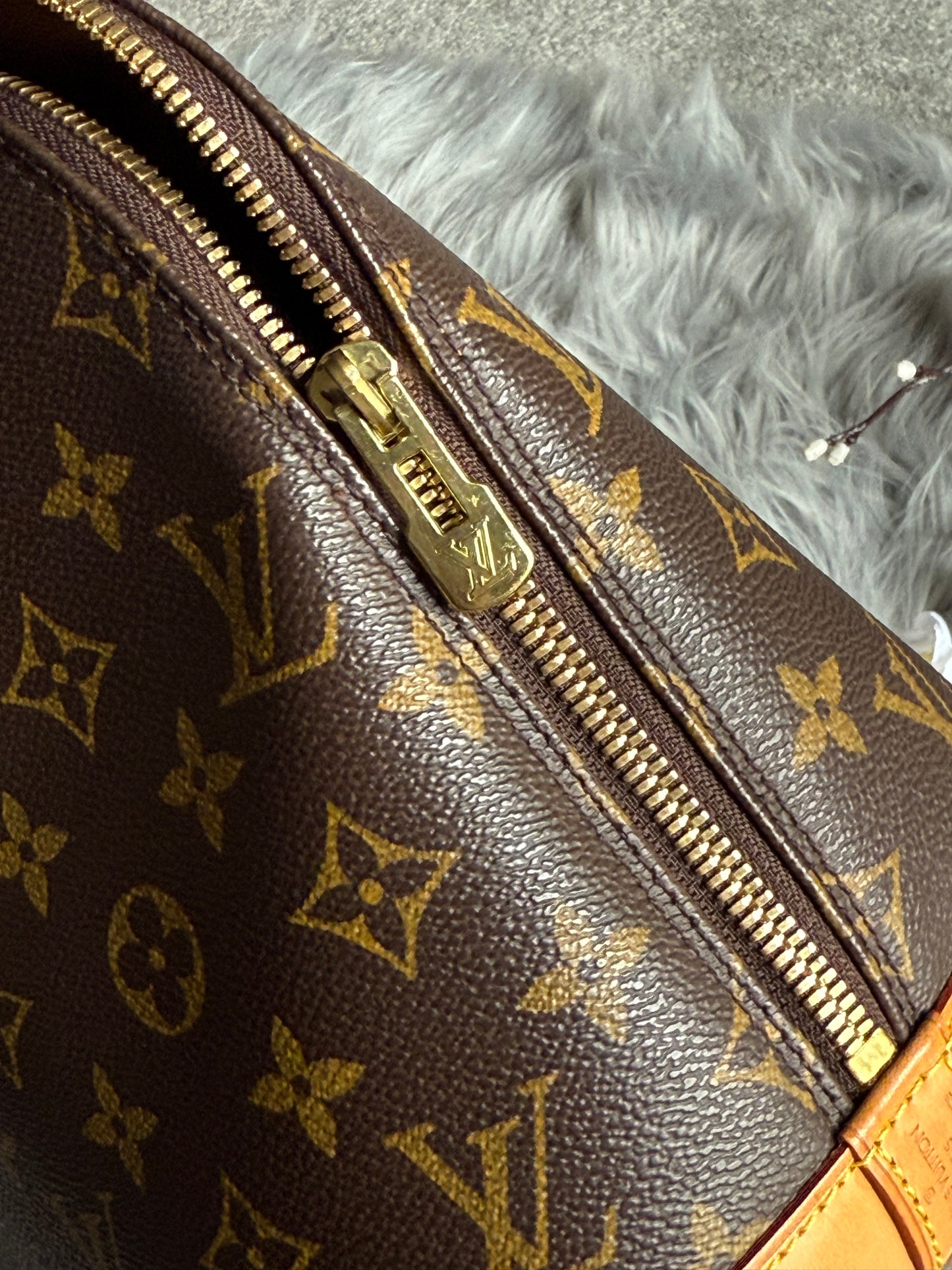 Authentic Louis Vuitton Alma pm satchel