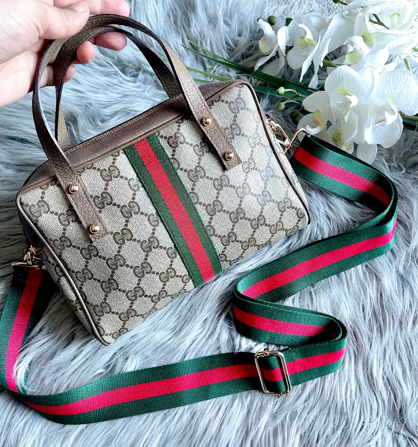 Authentic Gucci vintage web sherry line crossbody