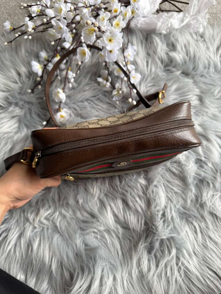 Authentic Gucci vintage web sherry line crossbody