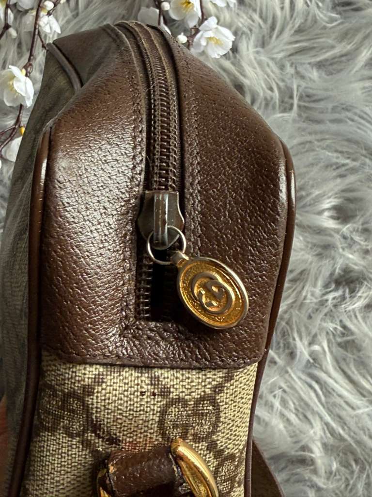 Authentic Gucci vintage web sherry line crossbody