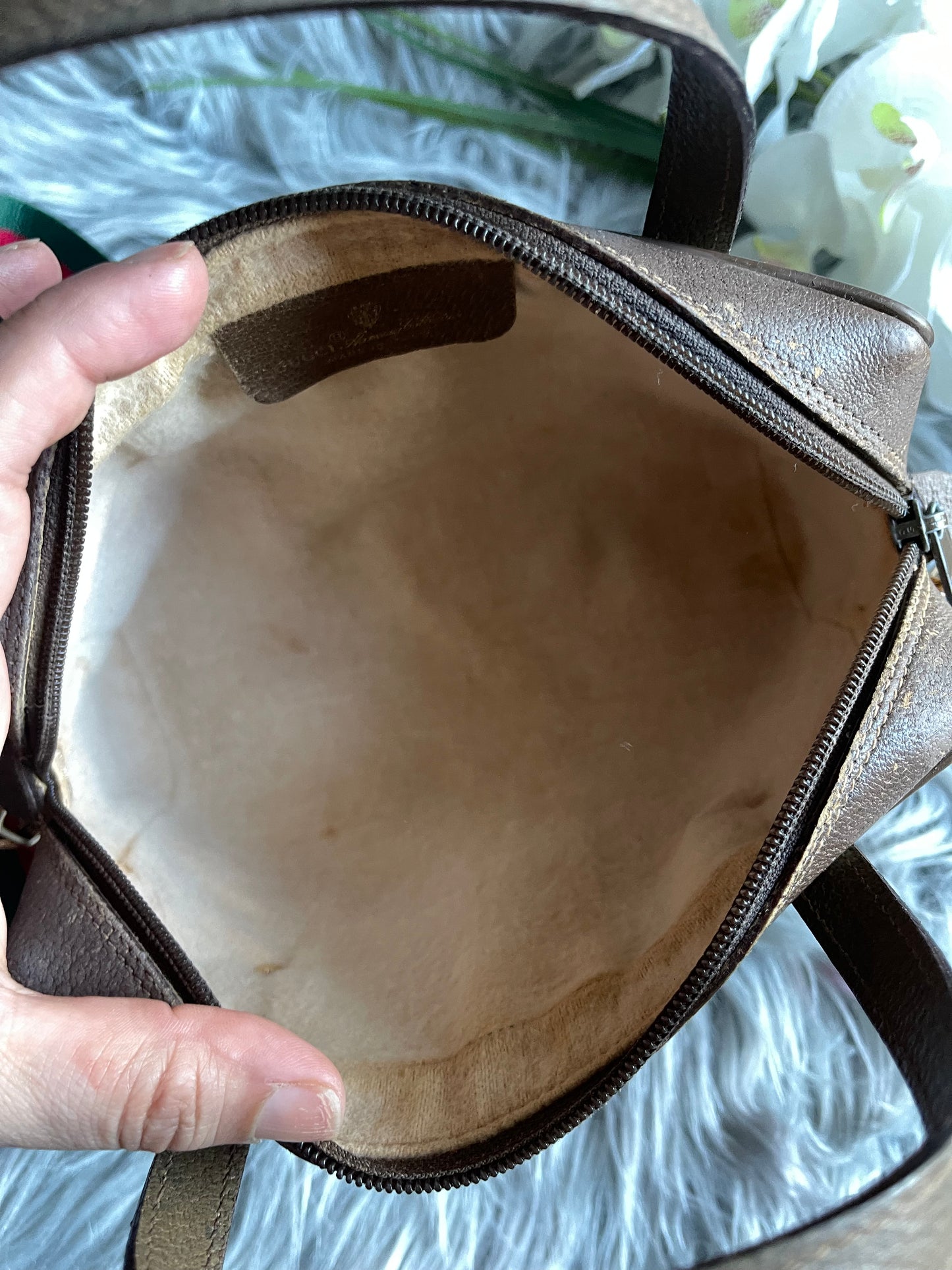Authentic Gucci vintage web sherry line crossbody