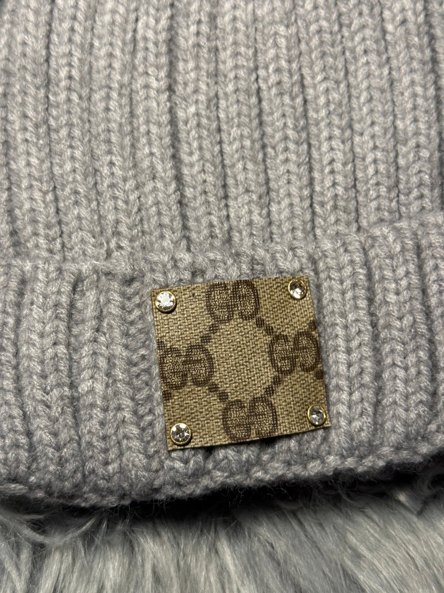 Women winter hat and gloves set