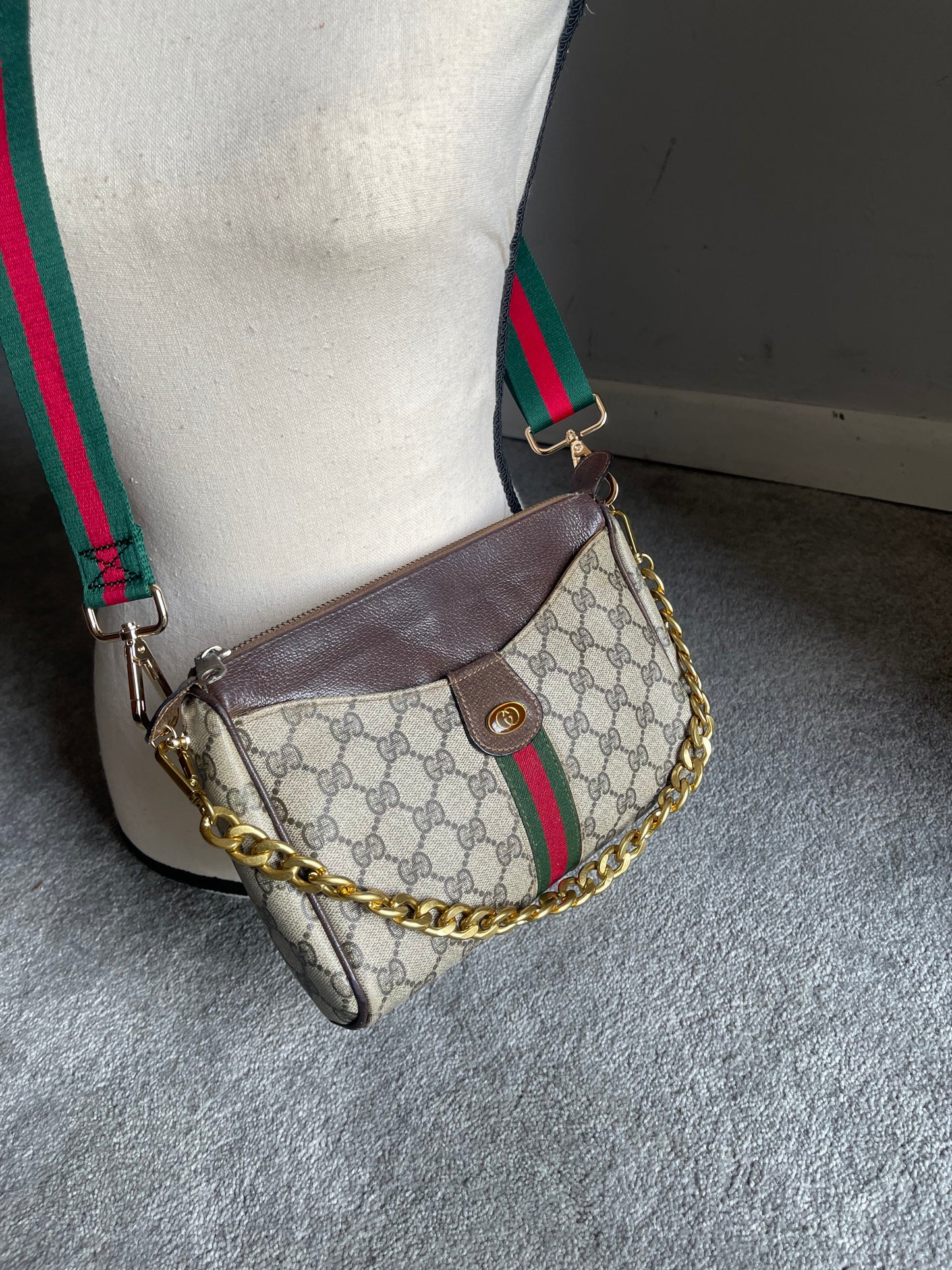 Authentic Gucci vintage web sherry line crossbody