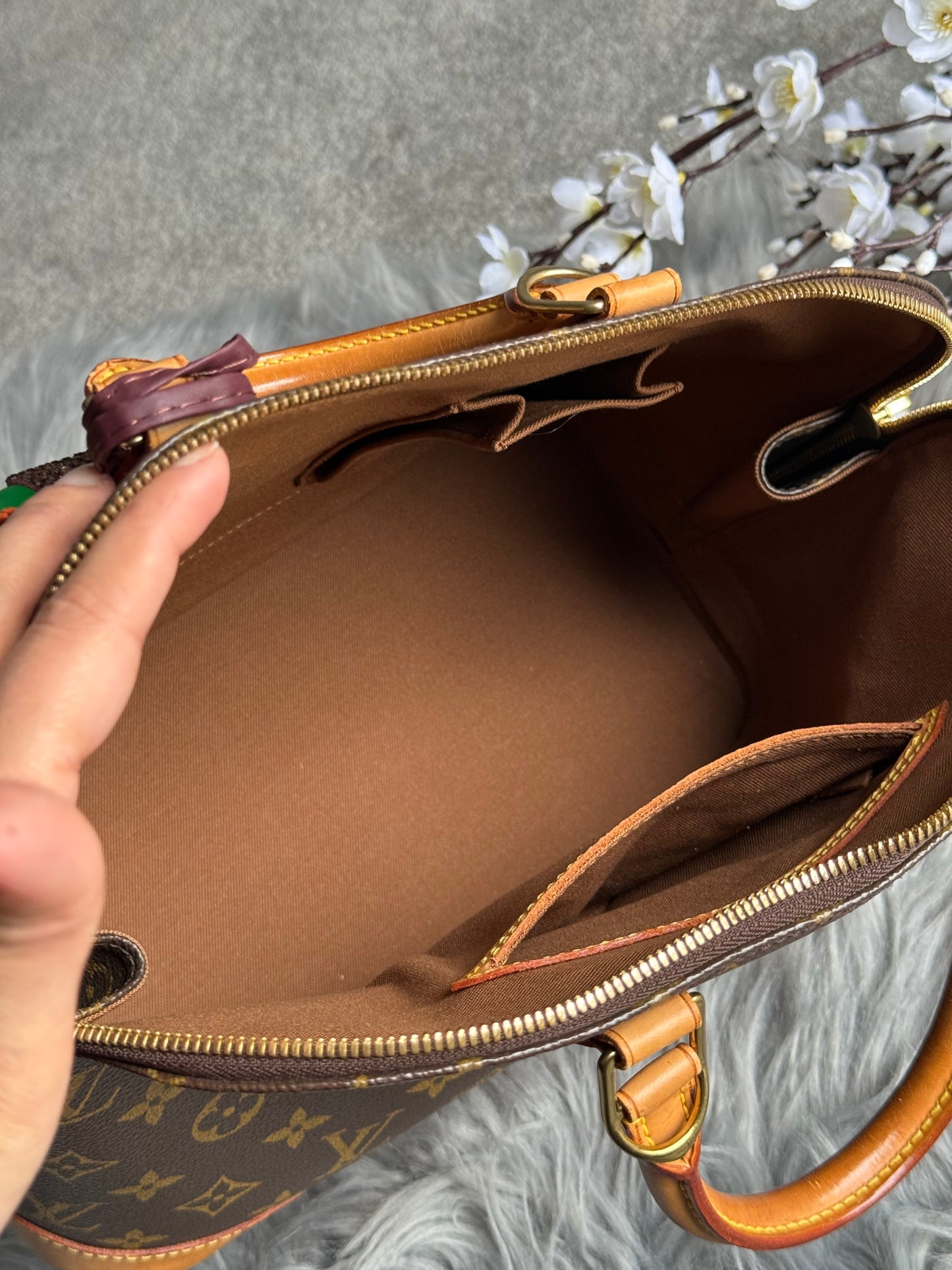 Authentic Louis Vuitton Alma pm satchel